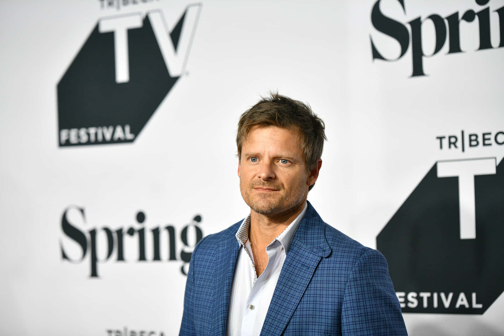 Actor Steve Zahn Graces Us With His Presence. Background