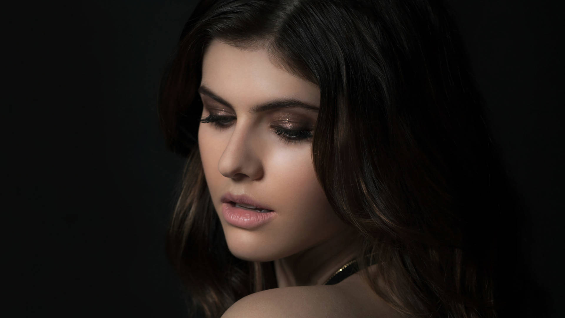 Actress Alexandra Daddario In 4k Resolution Background