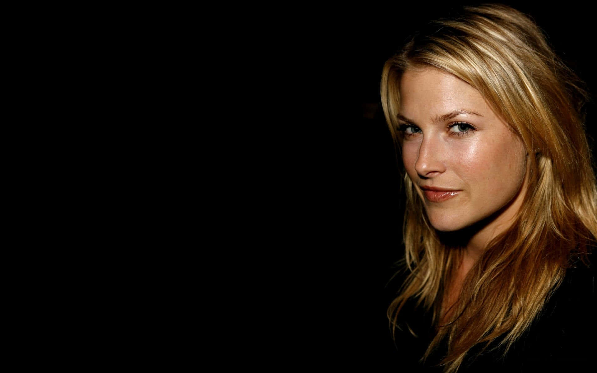 Actress Ali Larter Looking Beautiful At A Red-carpet Event Background