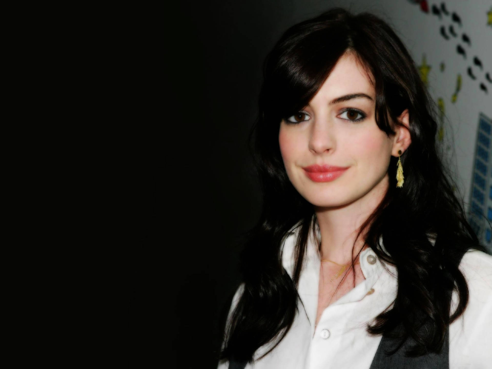 Actress Anne Hathaway Background