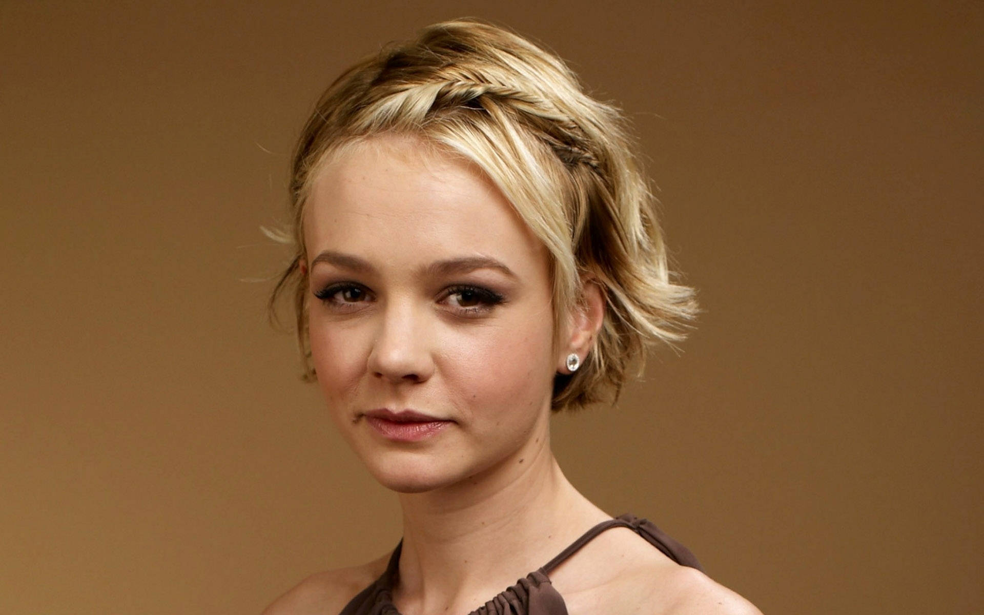 Actress Carey Mulligan With Pixie Cut Background