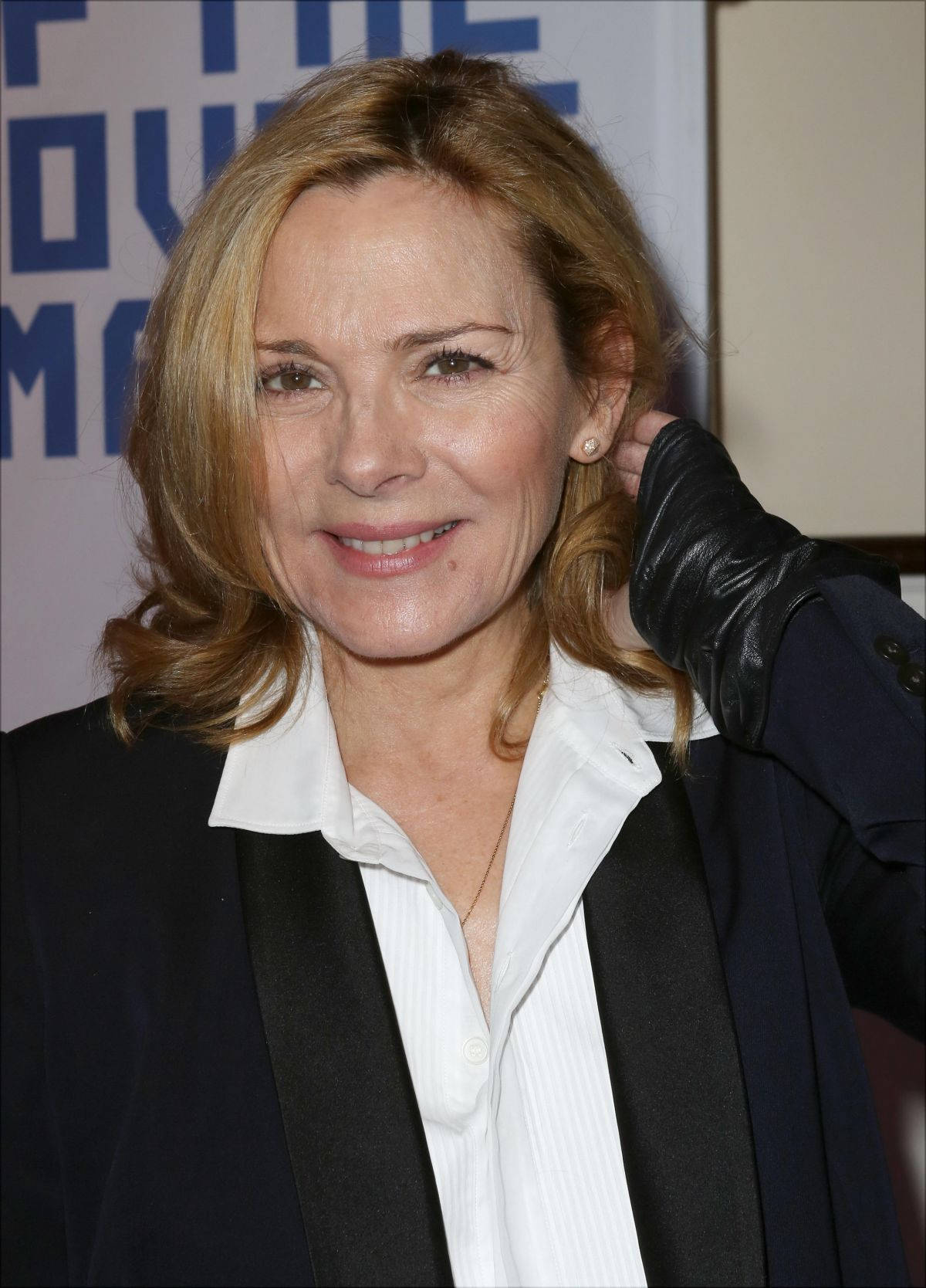 Actress Cattrall In Black And White Suit Background