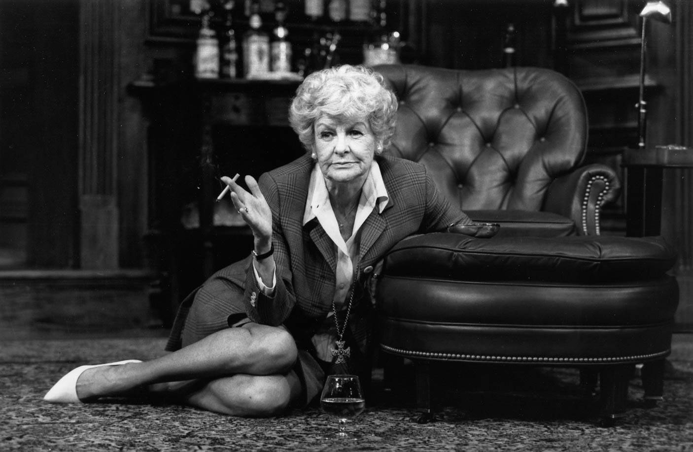 Actress Elaine Stritch Smoking On The Floor Background