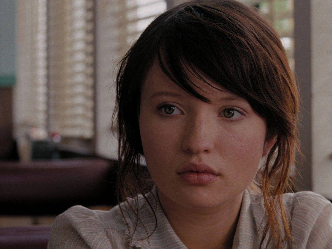 Actress Emily Browning As Anna Ivers 2009 The Uninvited Background