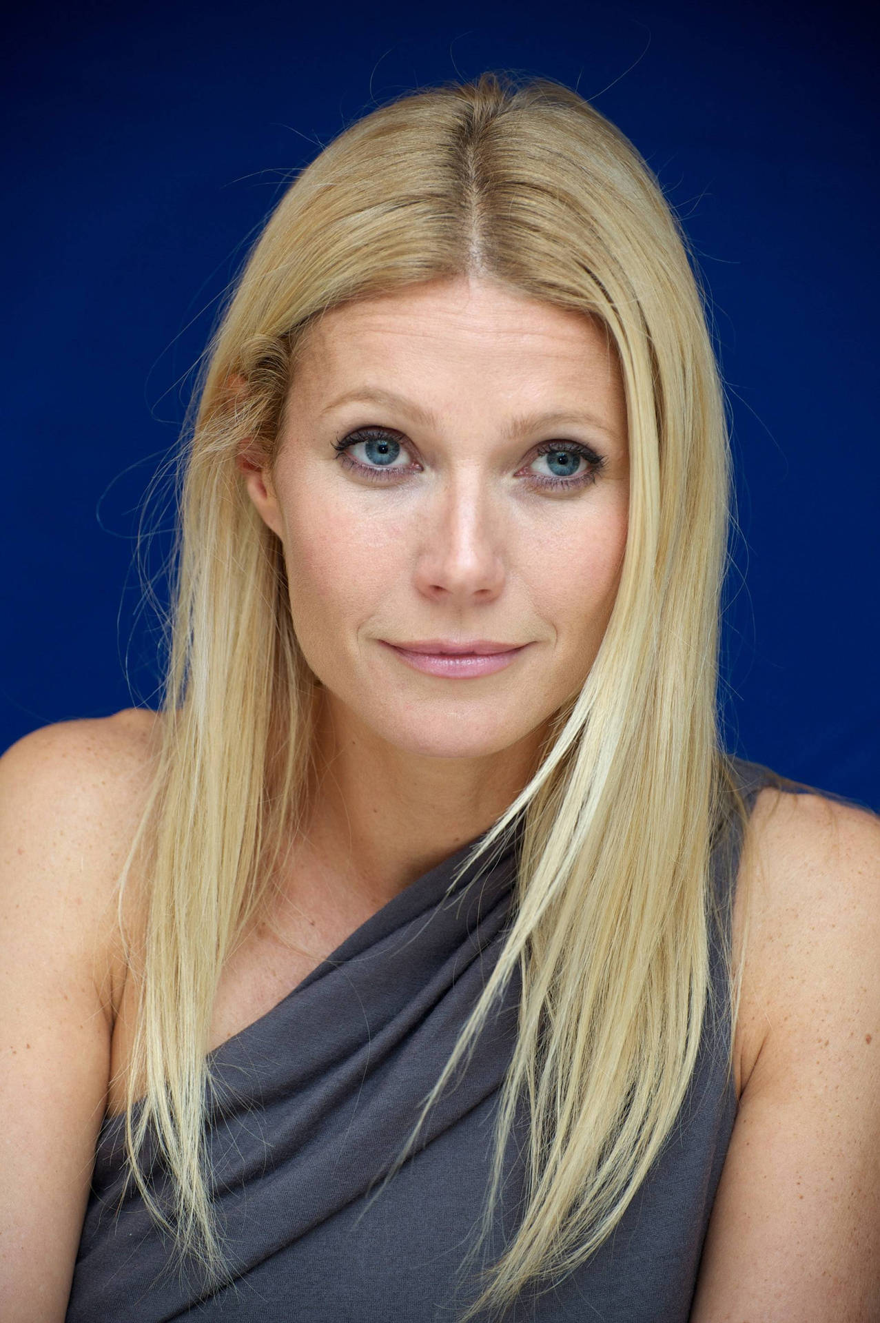 Actress Gwyneth Paltrow Country Strong Press Conference Background