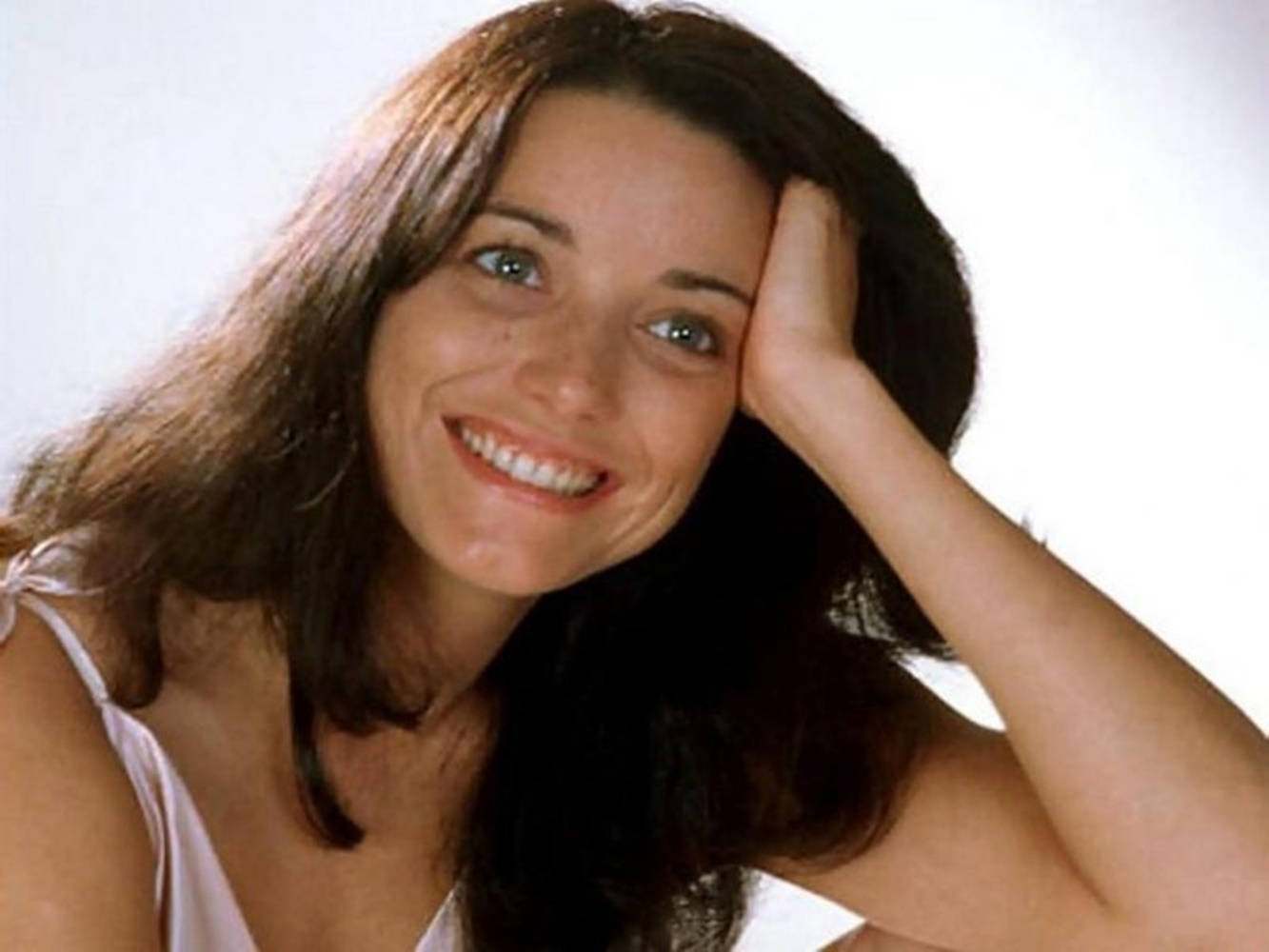 Actress Karen Allen Raiders Of The Lost Ark Lovely Portrait Background