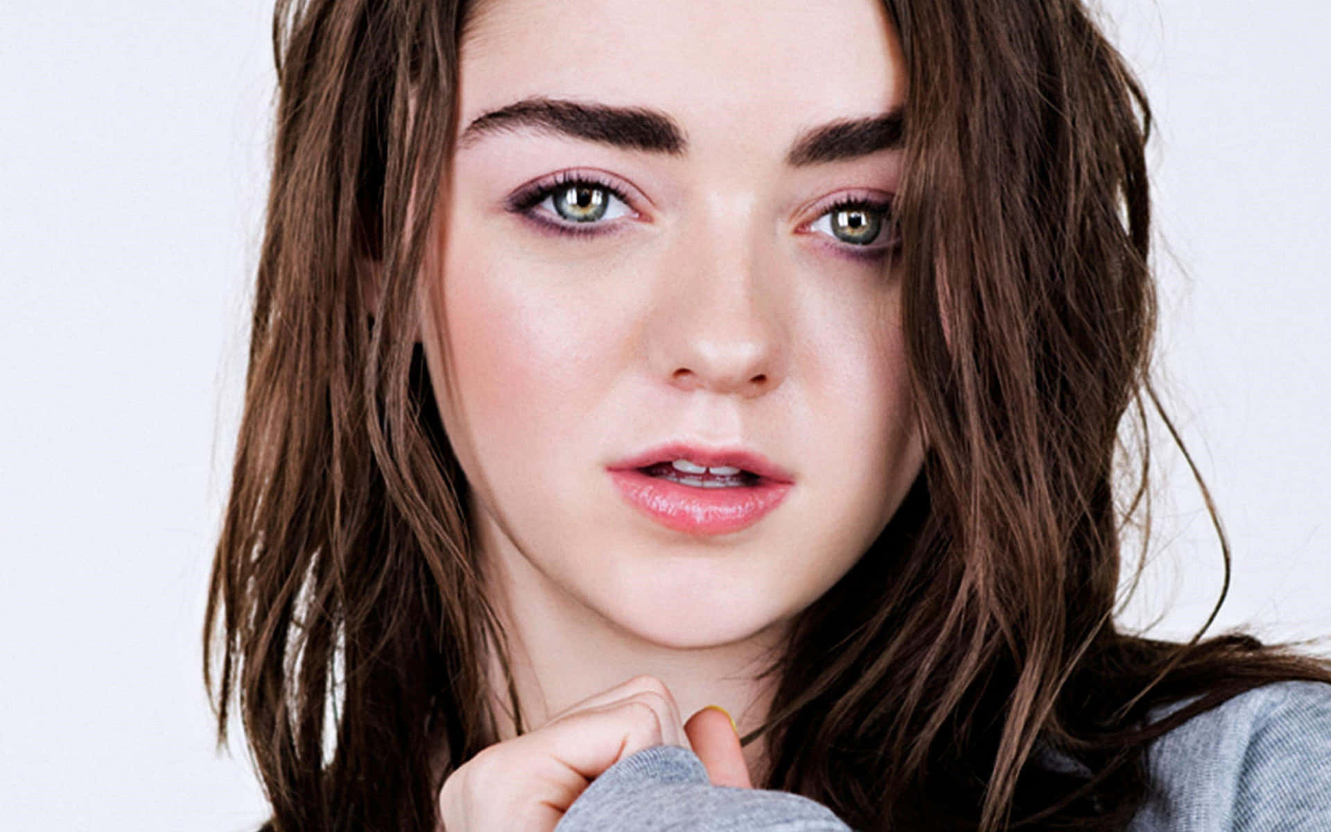 Actress Maisie Williams At An Event Background