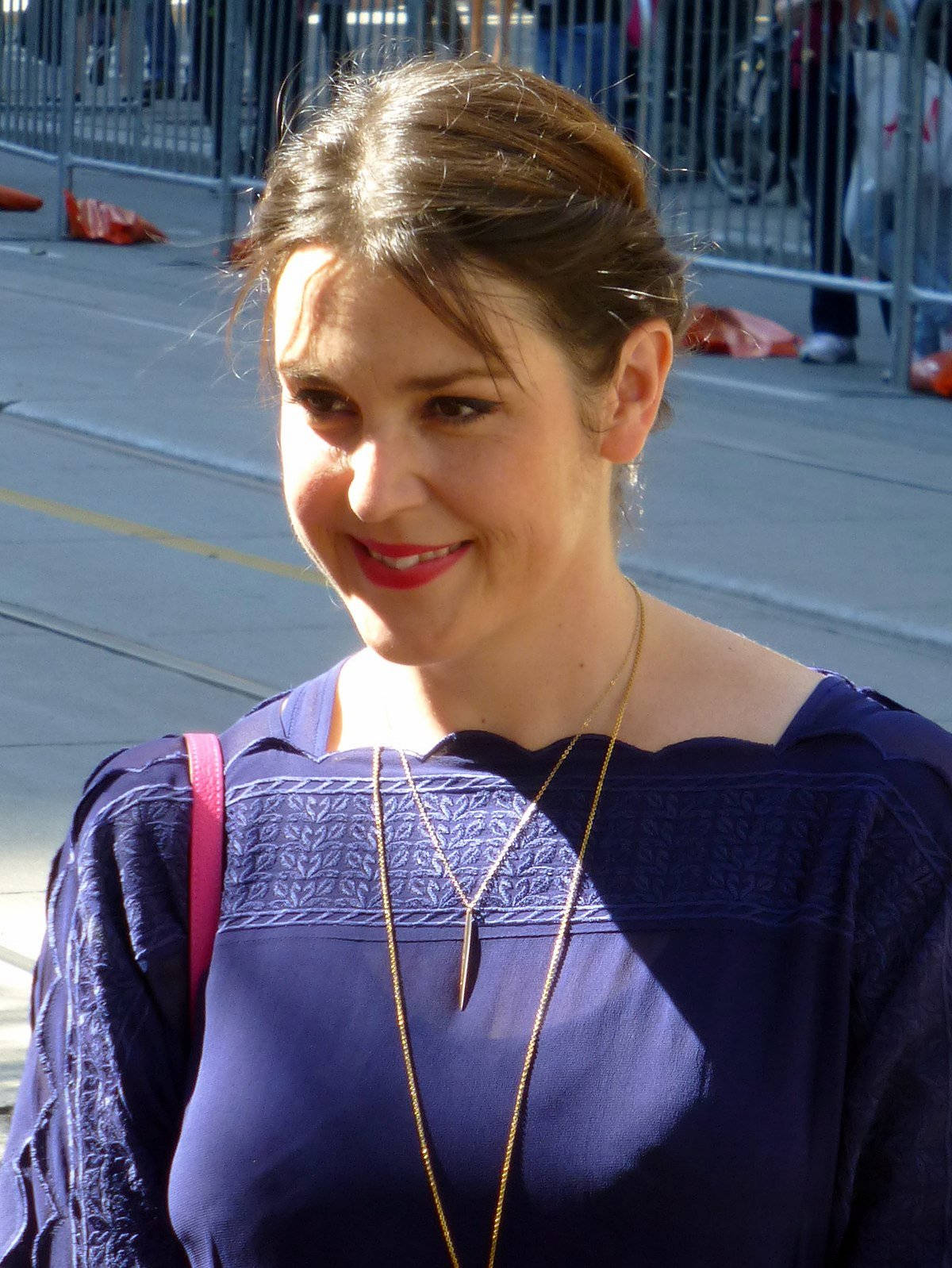 Actress Melanie Lynskey Street Style Background