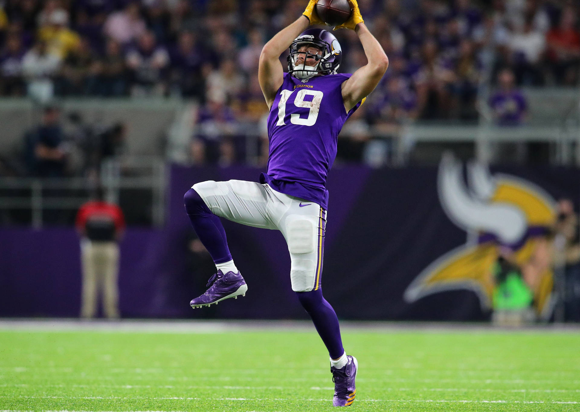 Adam Thielen Football Catch Background