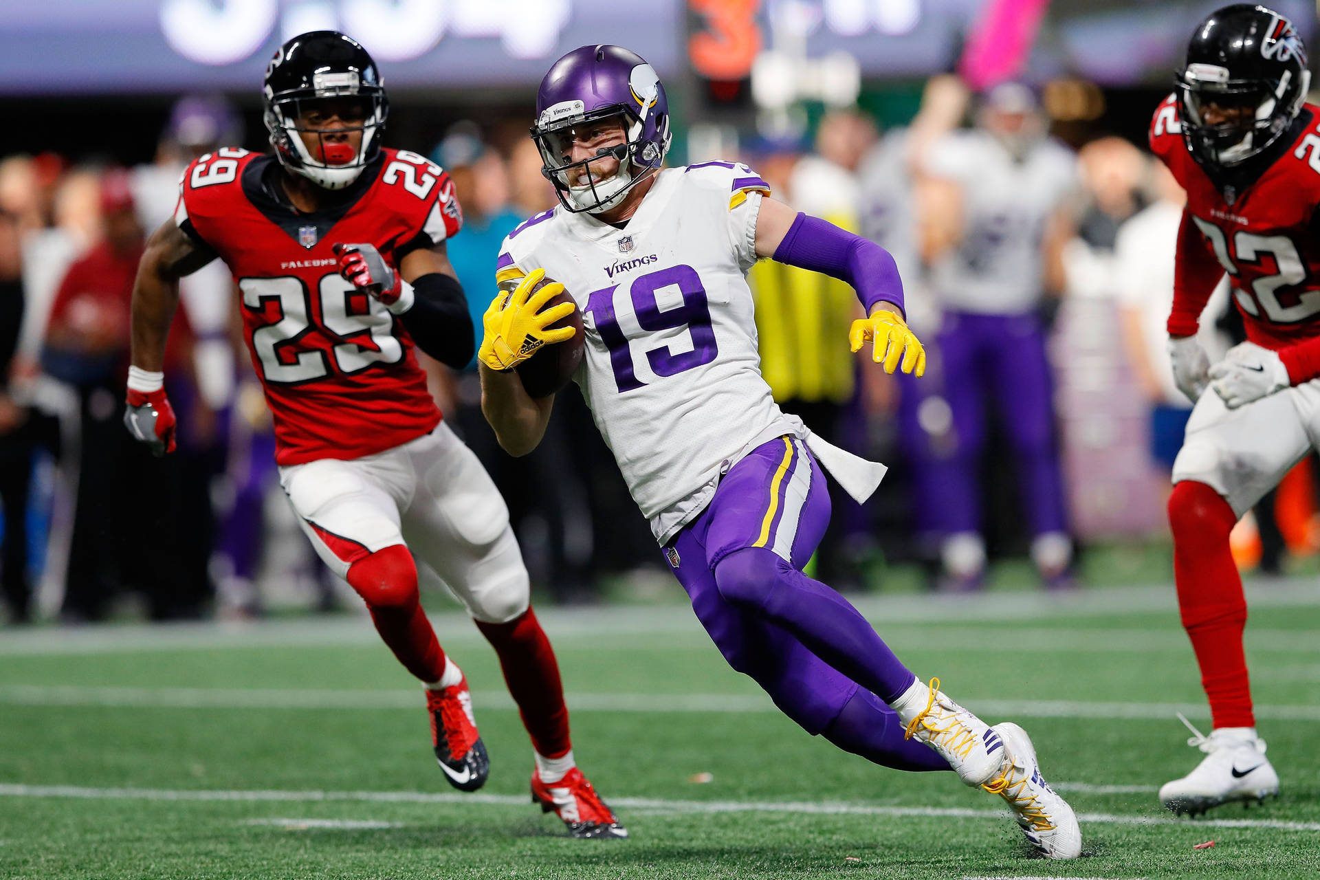 Adam Thielen Vs. Tampa Bay Buccaneers Background