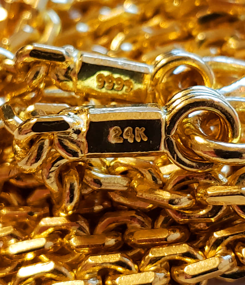 Add Glitter To Your Look With A Gold Chain Background