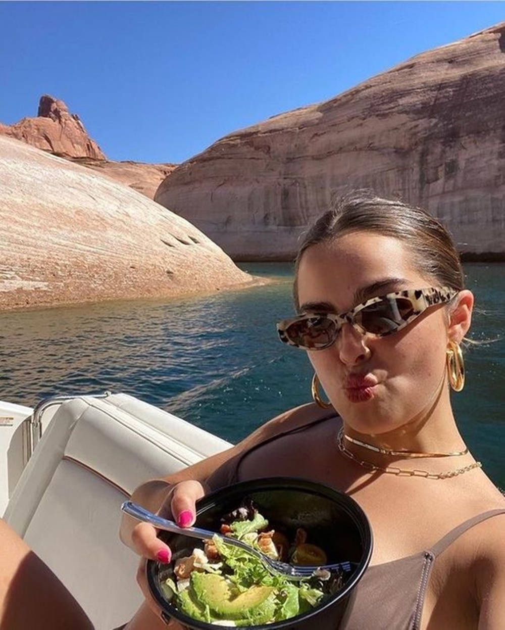 Addison Rae Pfp Eating Salad In Lake Powell Background