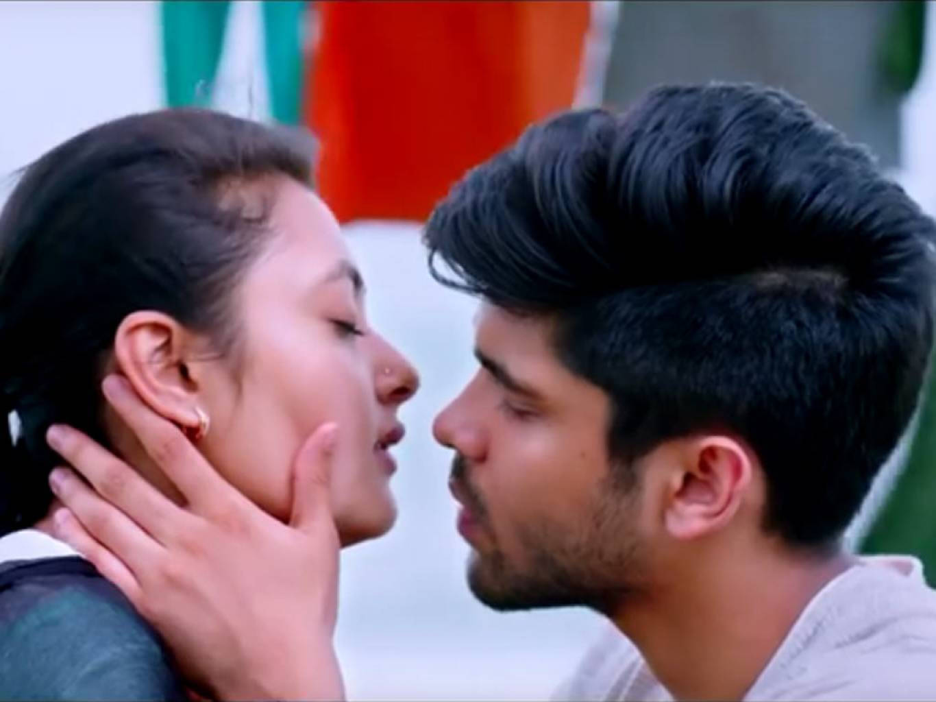 Adithya Varma Kiss Scene Background