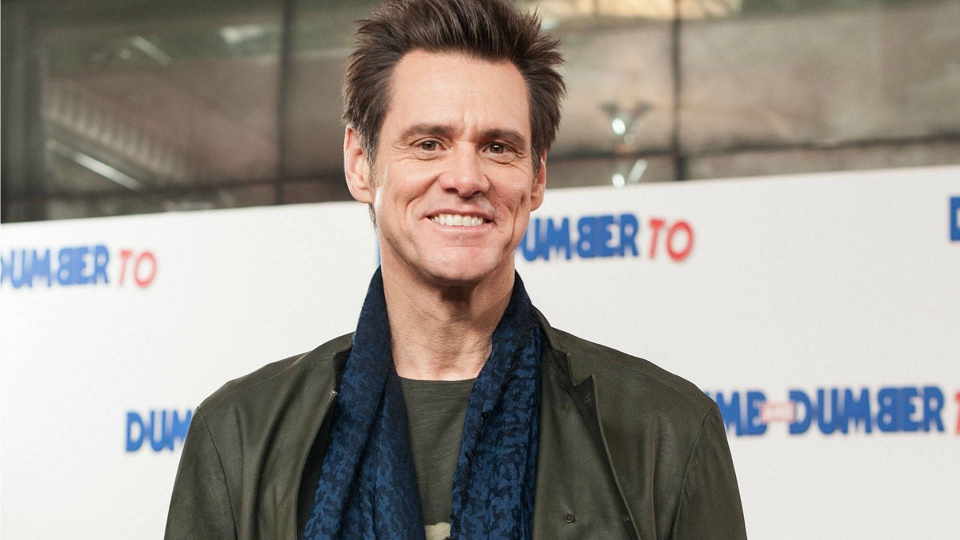 Admirable Smile Of Jim Carrey Background