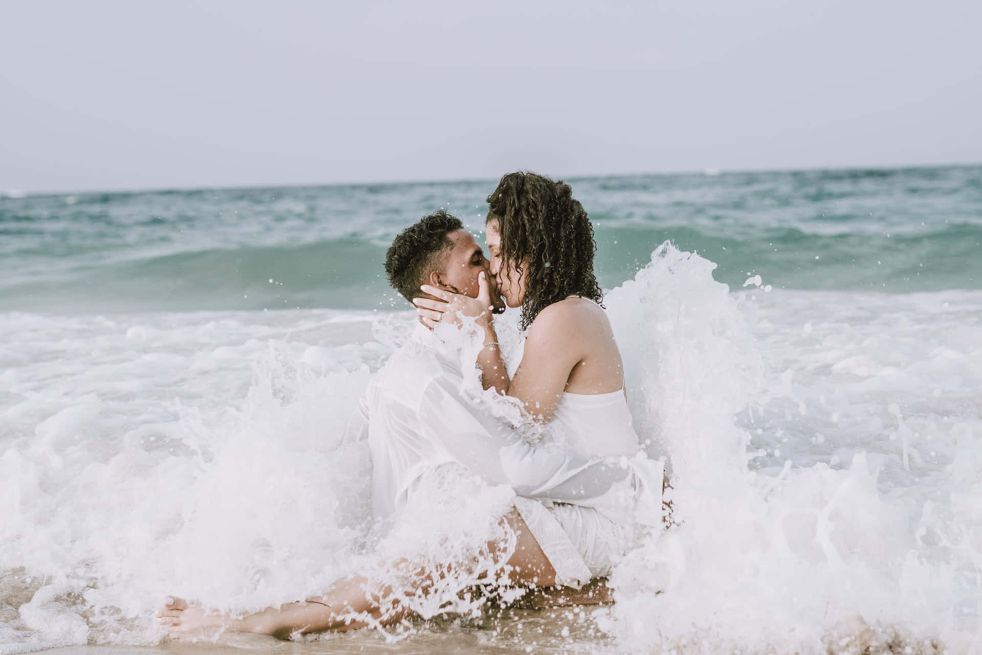 Adorable Couple Kissing Each Lips Background