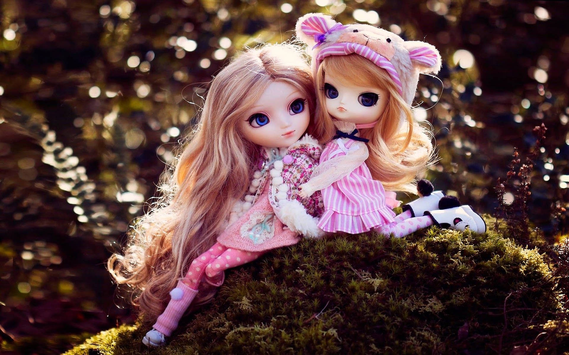 Adorable Pink Dolls Background
