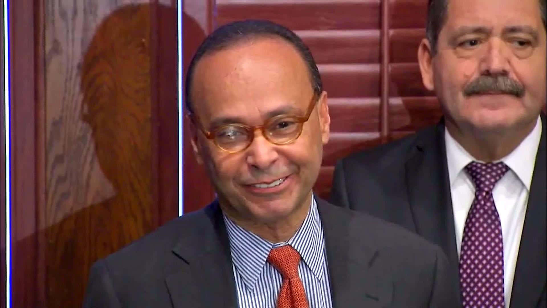 Adorable Smile Of Luis Gutiérrez Background