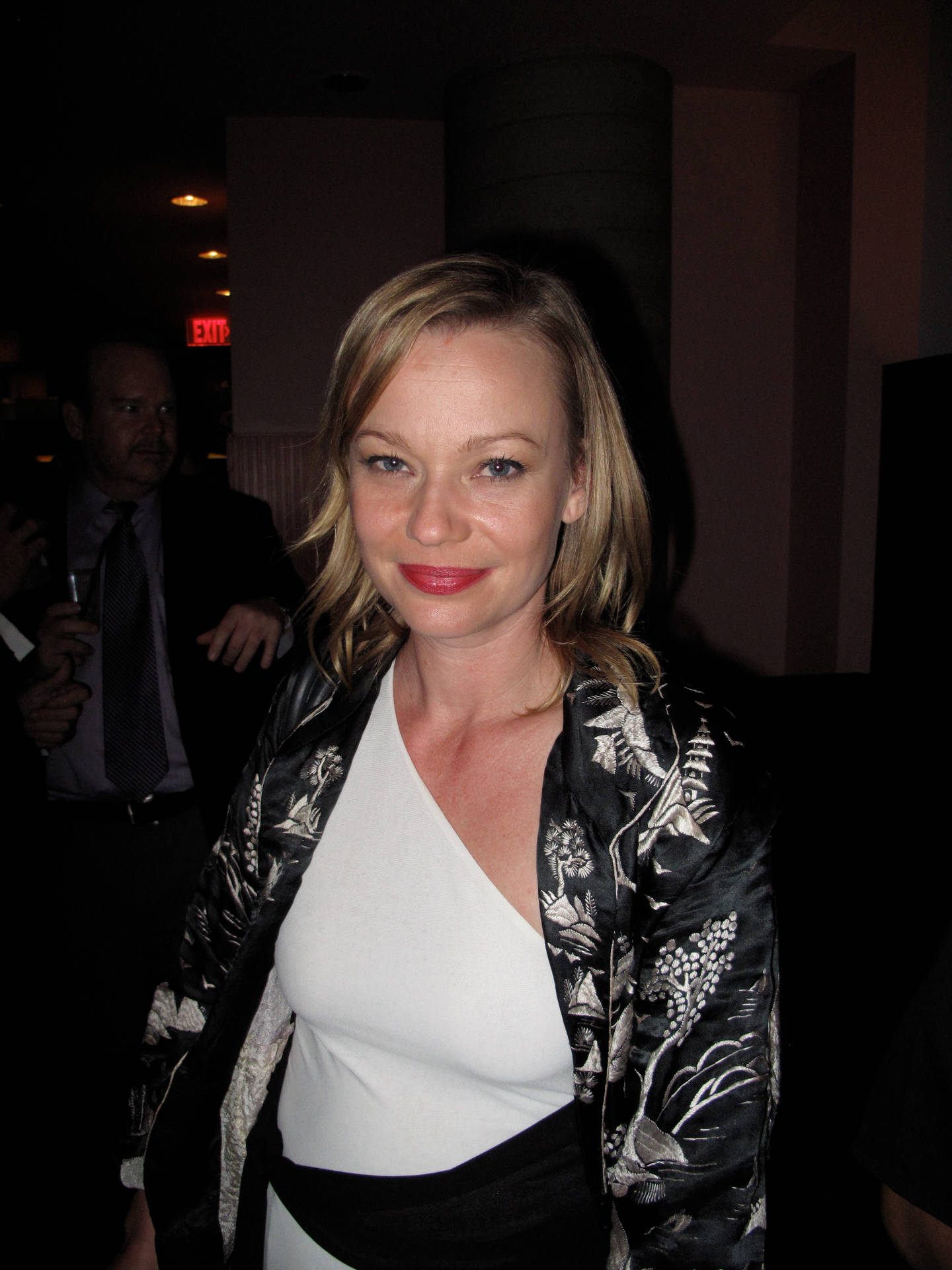 Adorable Smile Of Samantha Mathis Background