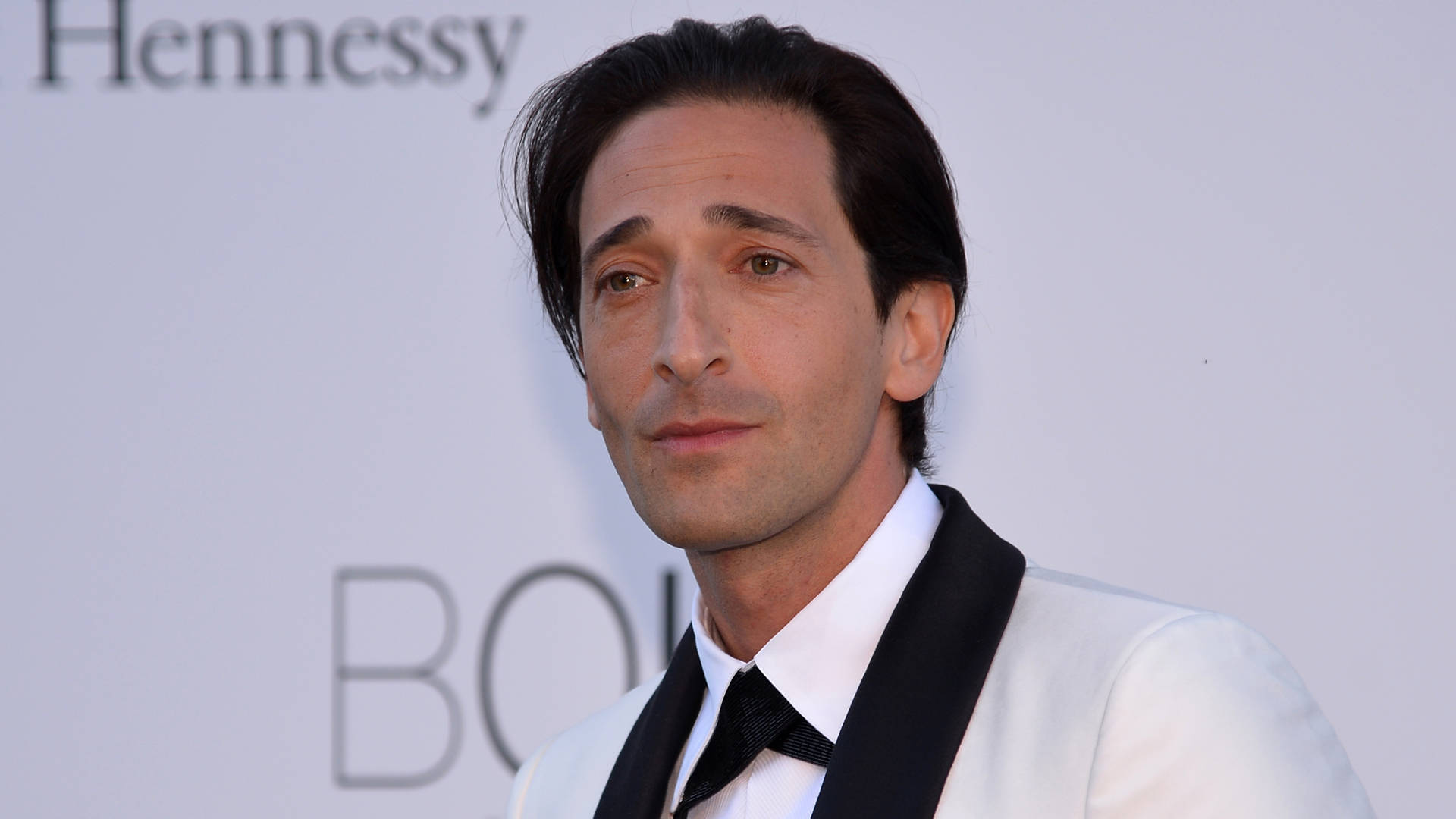 Adrien Brody In A Stunning White Suit. Background