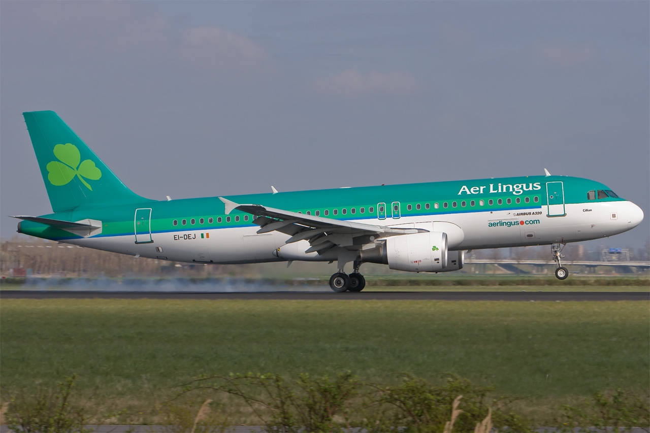 Aer Lingus Boarding Plane Background