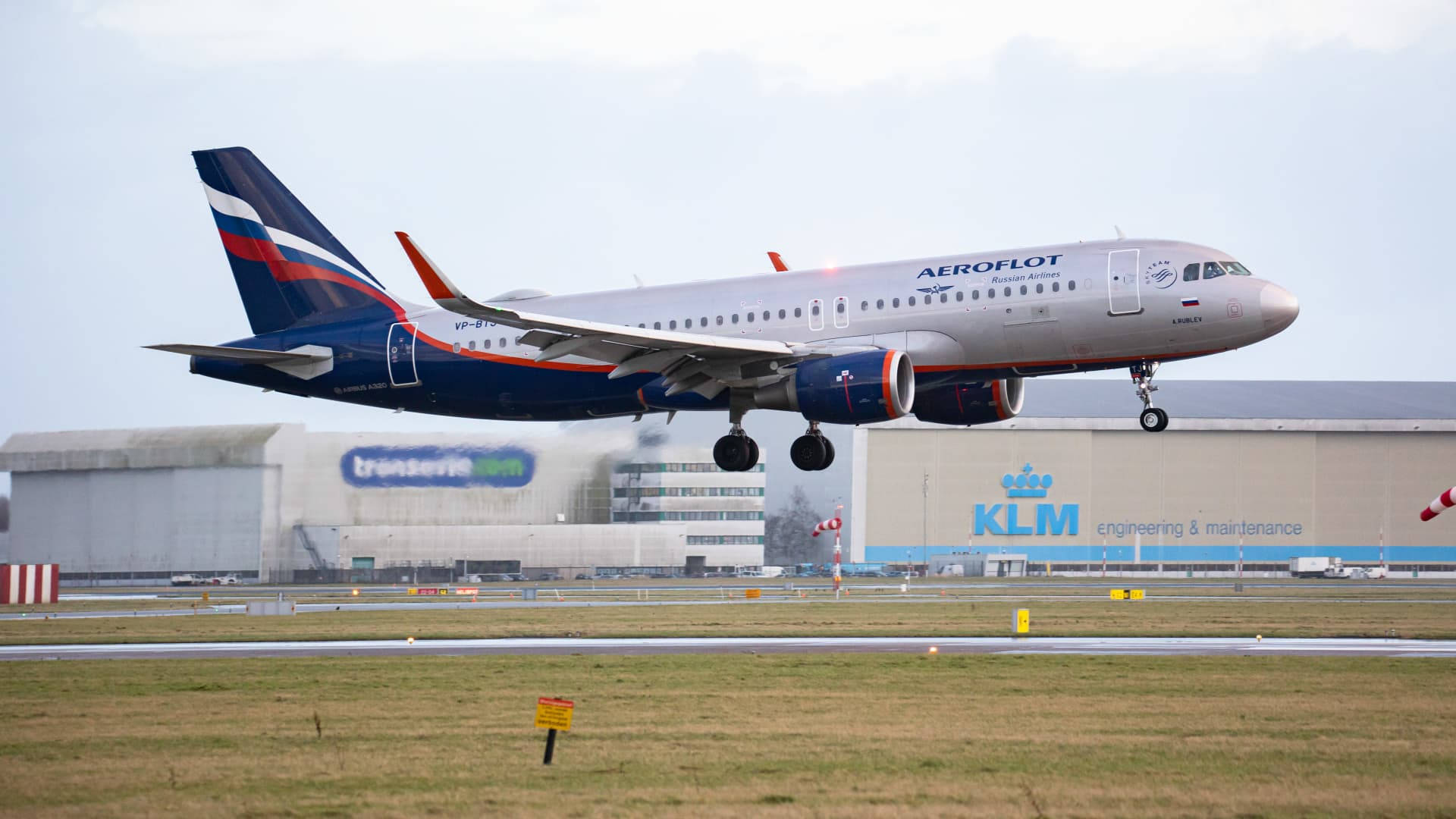 Aeroflot Landing Background