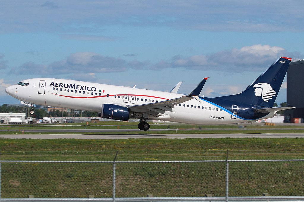 Aeromexico Airline Boeing 737-800 During Take Off Background