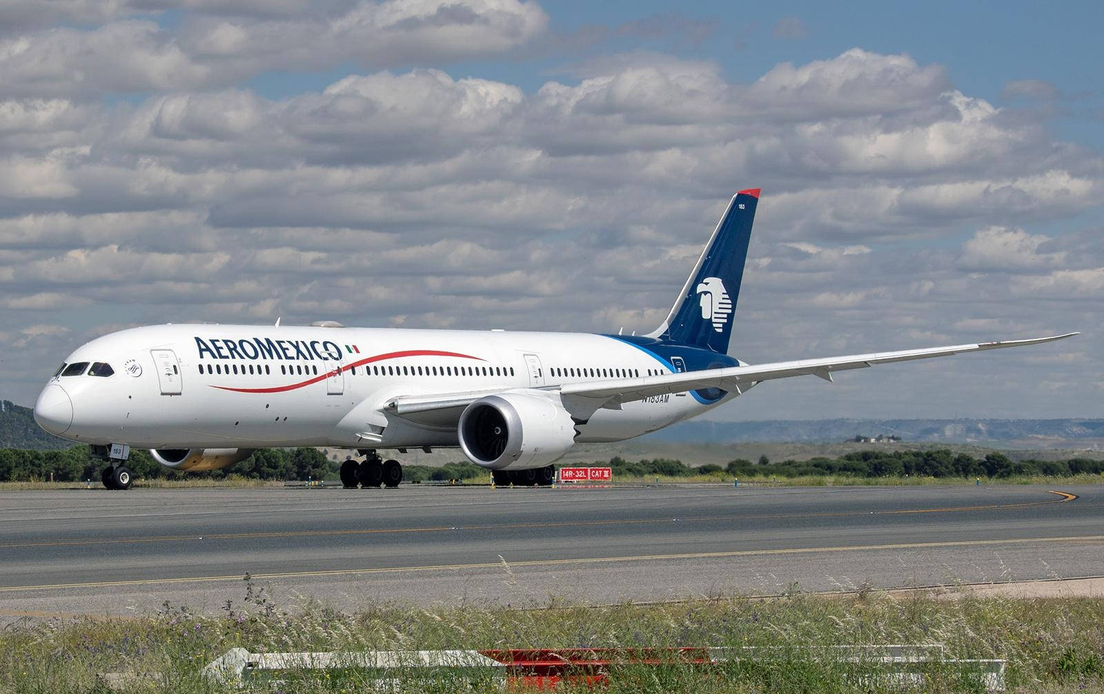 Aeromexico Airline Boeing E-4b On Runway