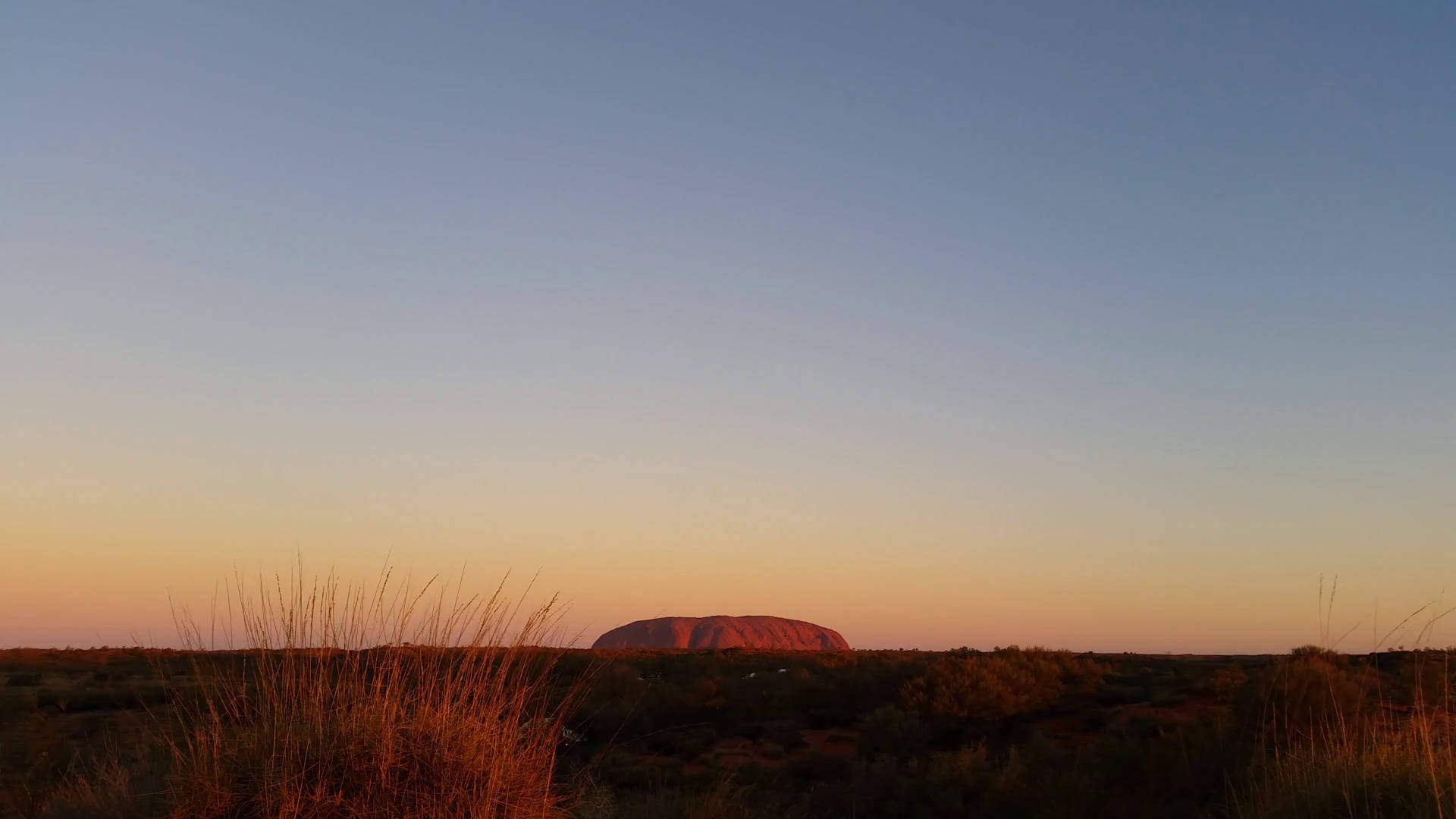 Aesthetic Australian Outback Uluru View Background