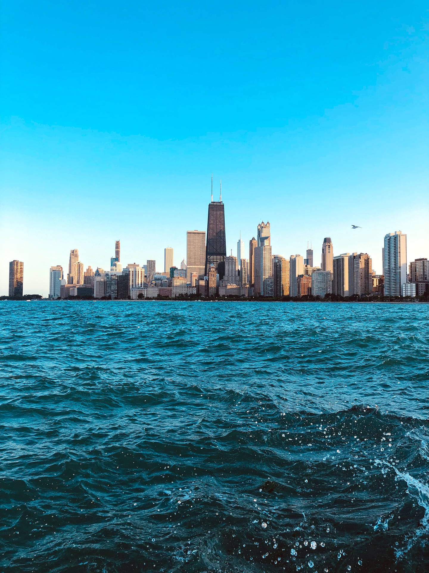 Aesthetic Blue Sea Chicago Skyline Background