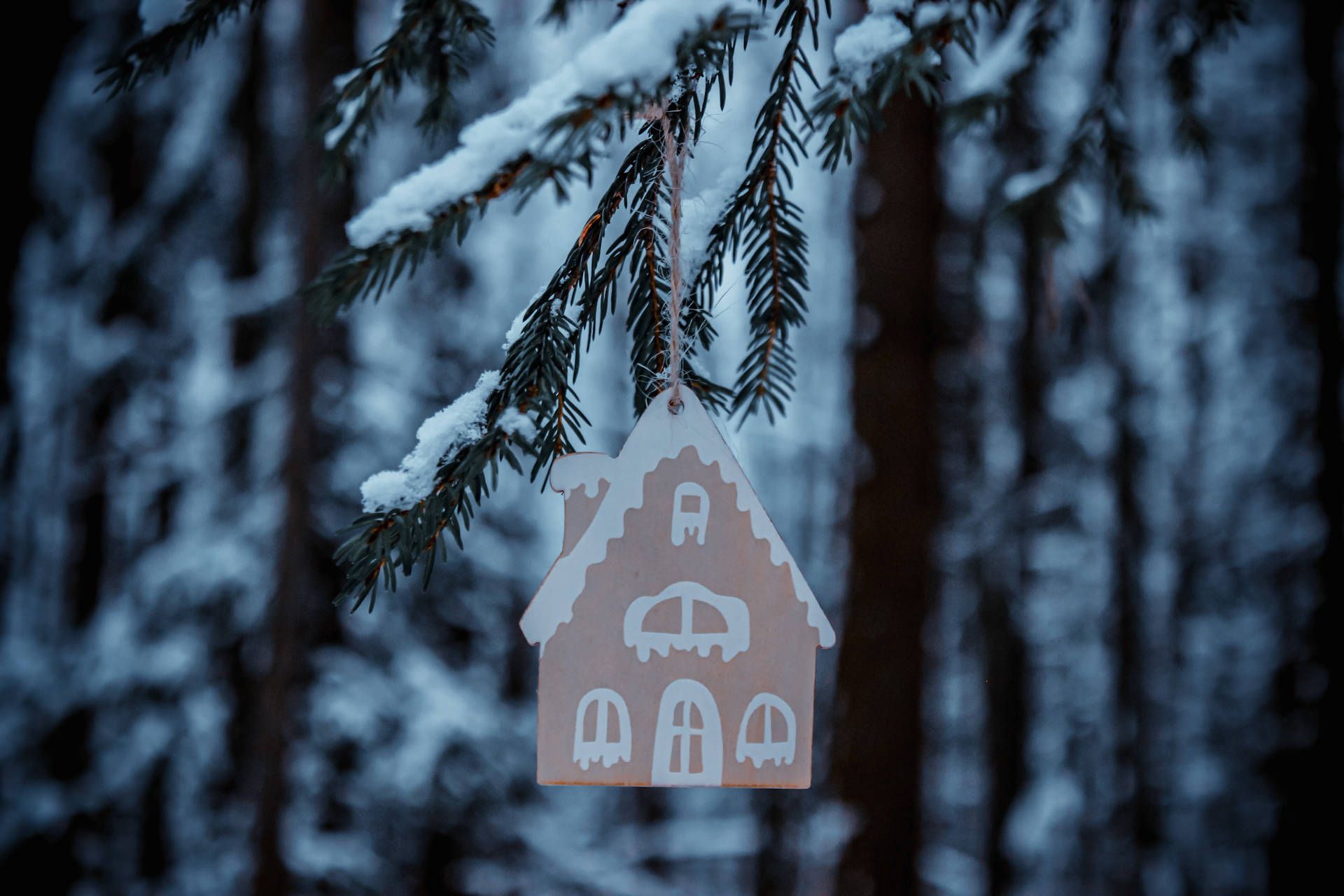 Aesthetic Christmas Gingerbread House Ornament Background