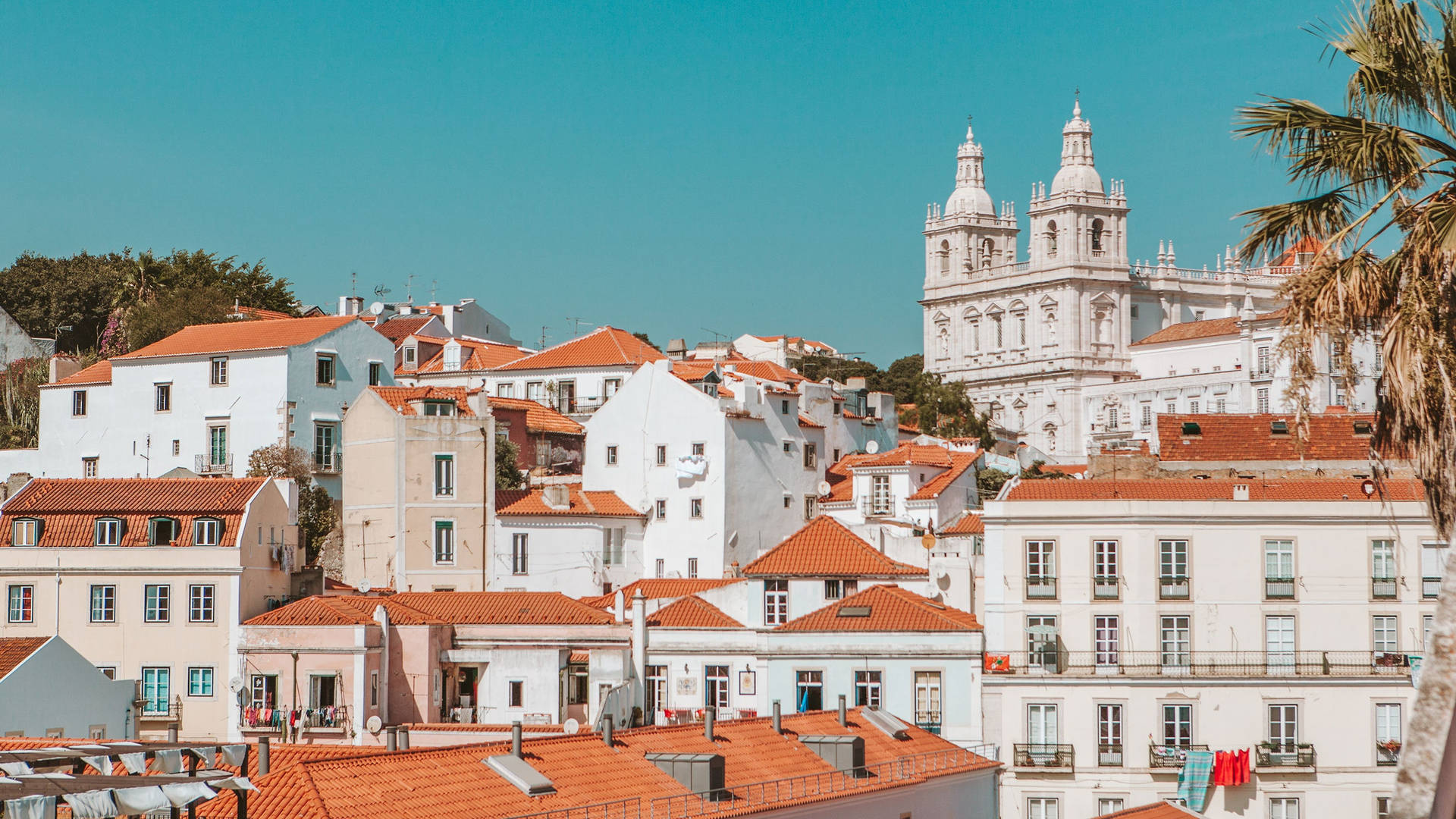 Aesthetic Contrast Lisbon Background