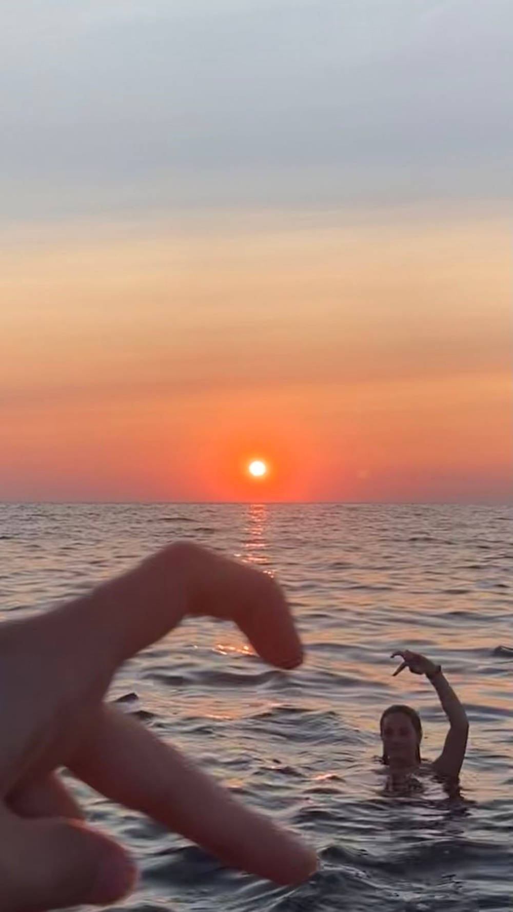 Aesthetic Couple Finger Heart With Sunset Background