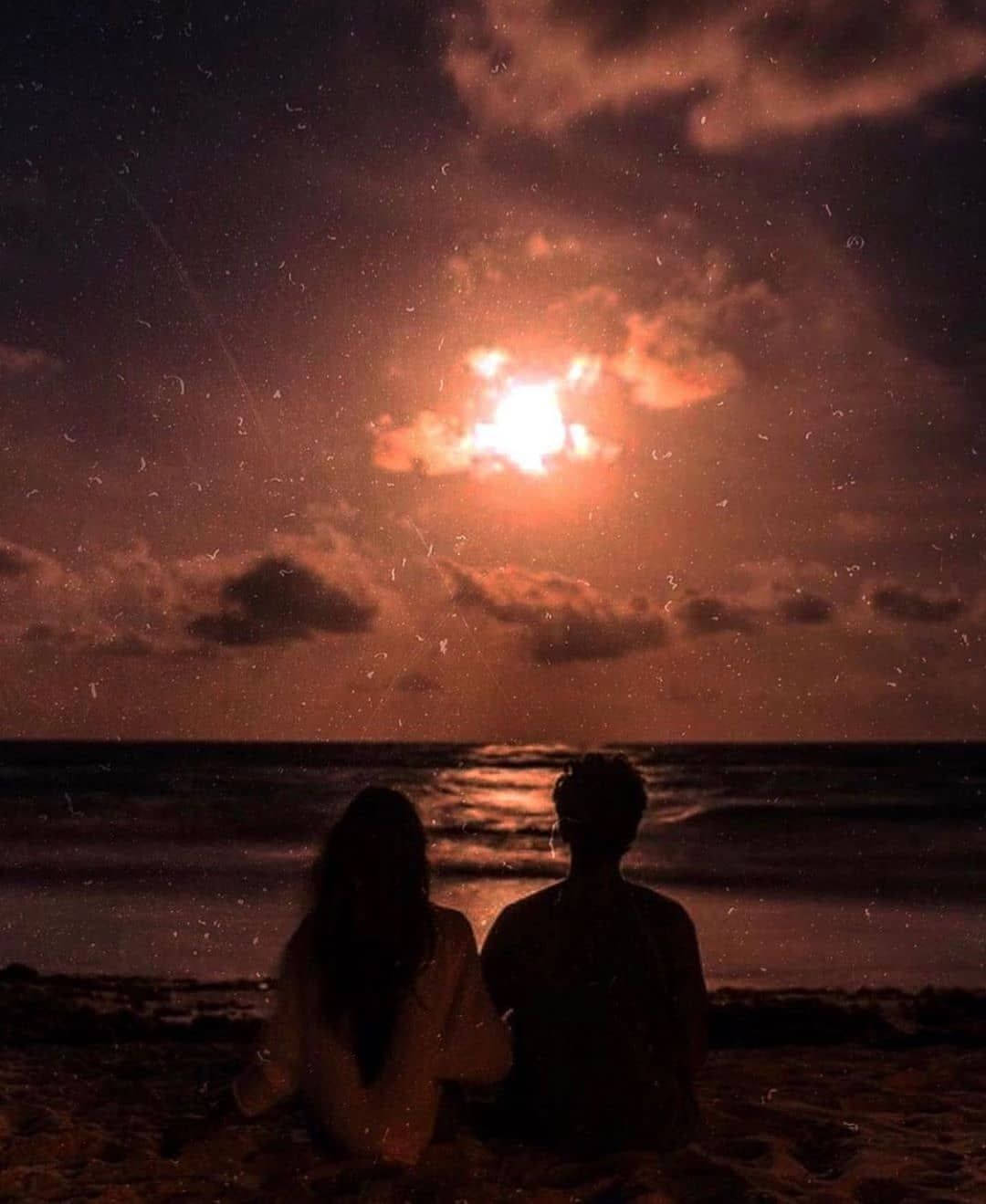 Aesthetic Couple In Beach Sunset