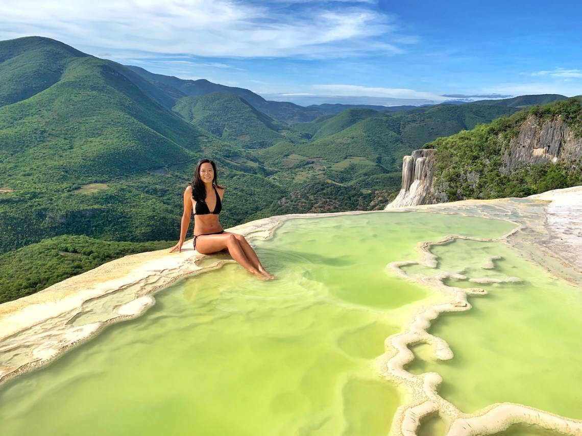 Aesthetic Green Lake In Oaxaca Background