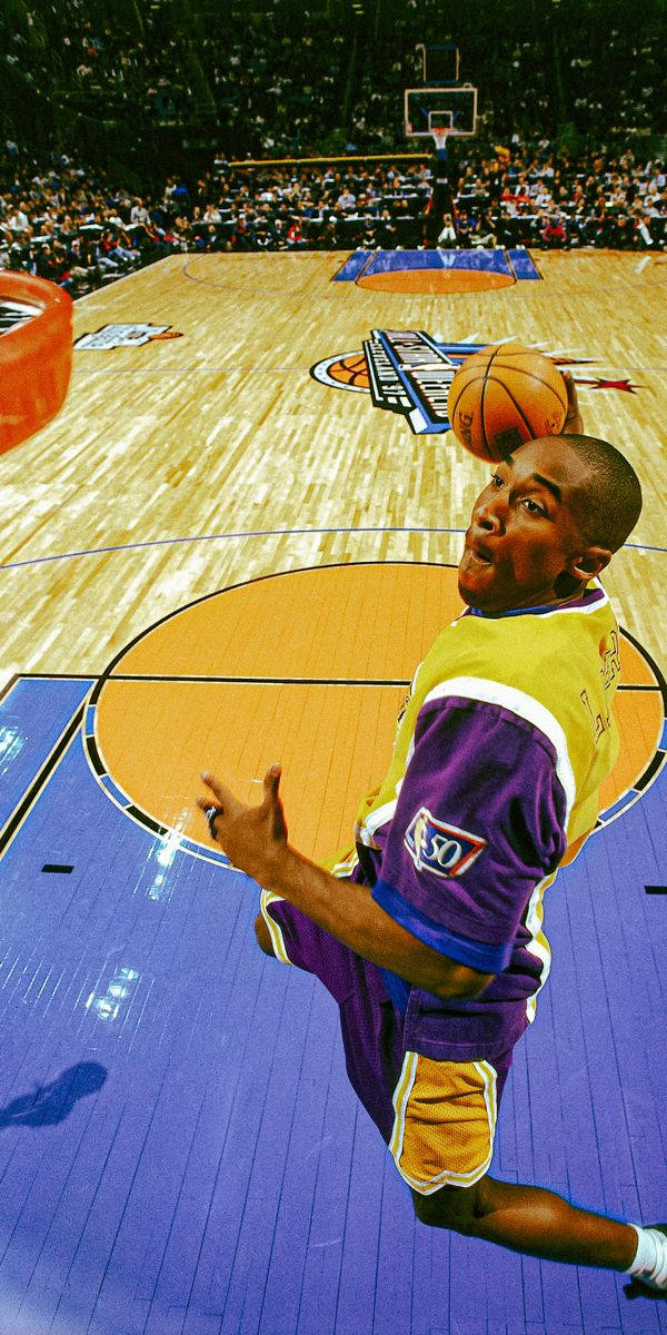 Aesthetic Kobe Bryant Making Dunk Background