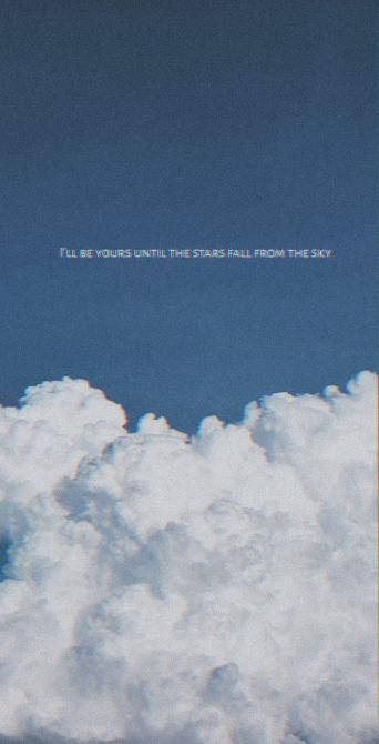Aesthetic Love Clouds And Fall From The Sky Background
