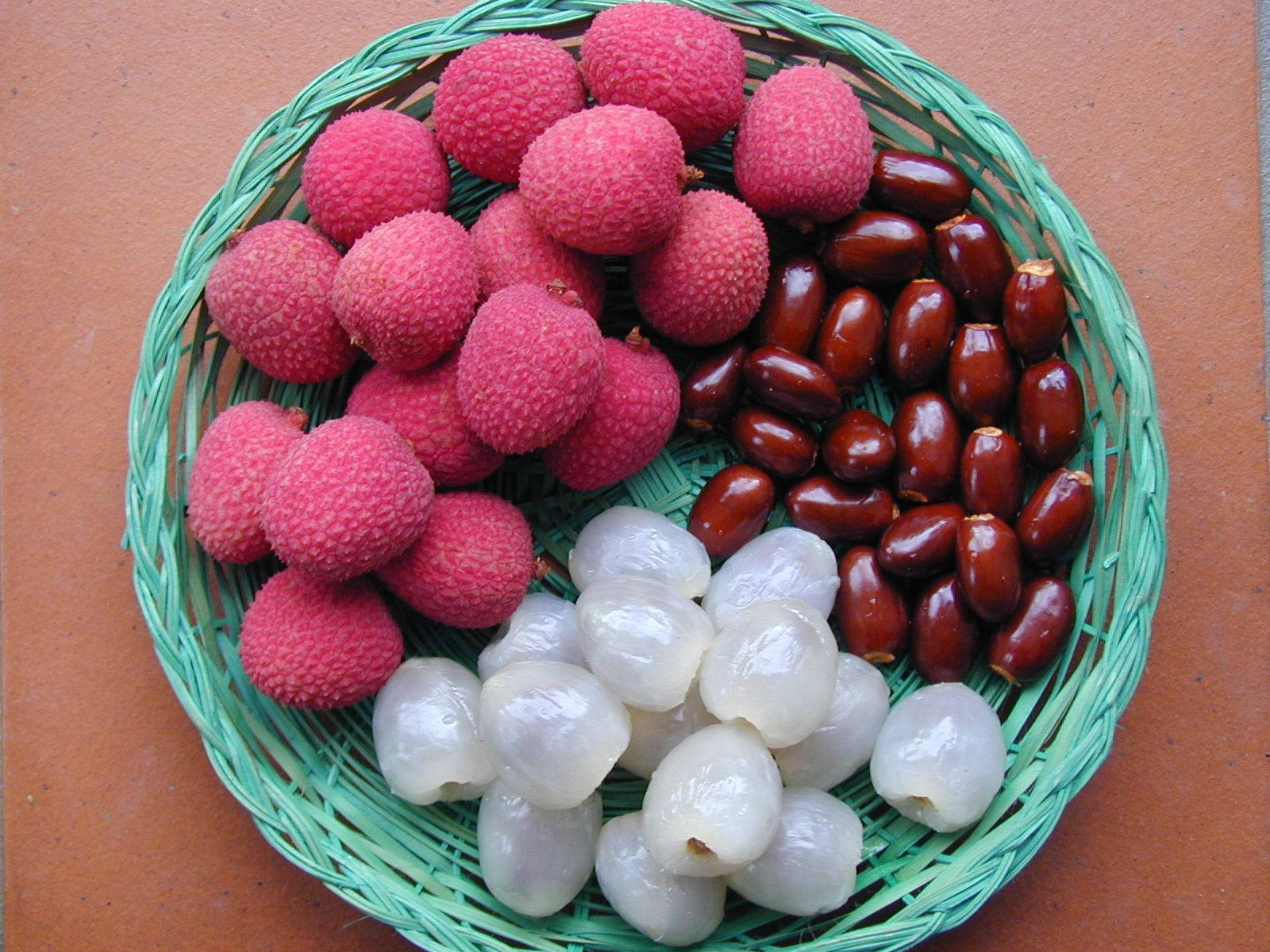 Aesthetic Lychee Fruits In A Bowl Background