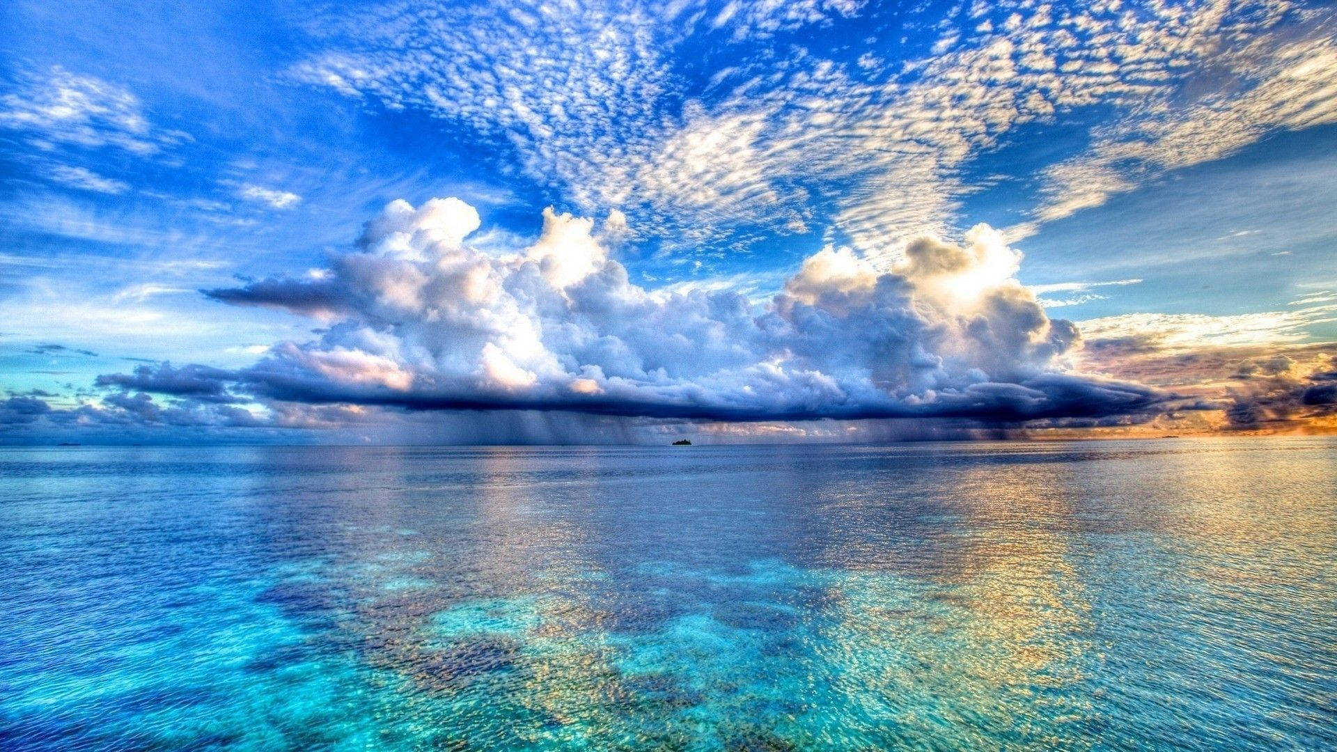 Aesthetic Ocean And Cloudy Sky Background