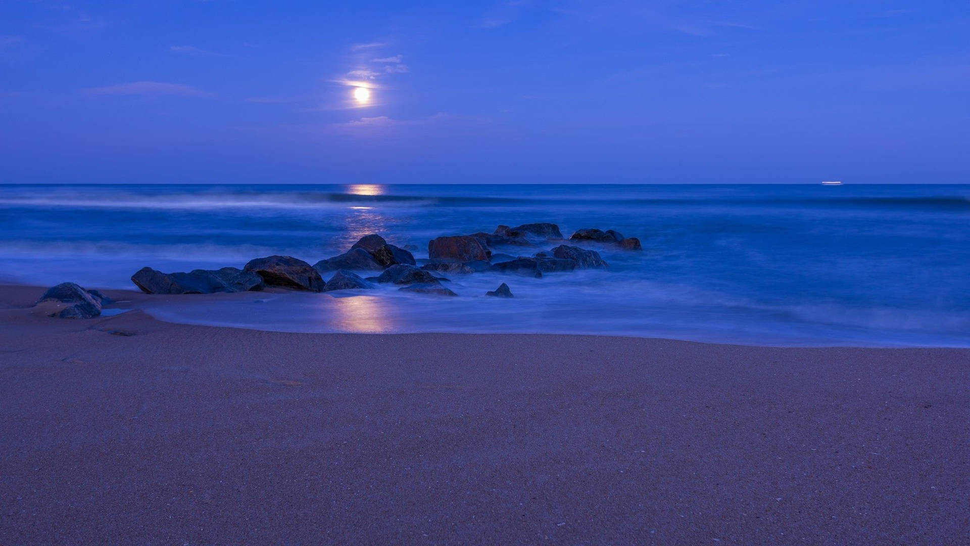 Aesthetic Ocean Beach During Evening Background