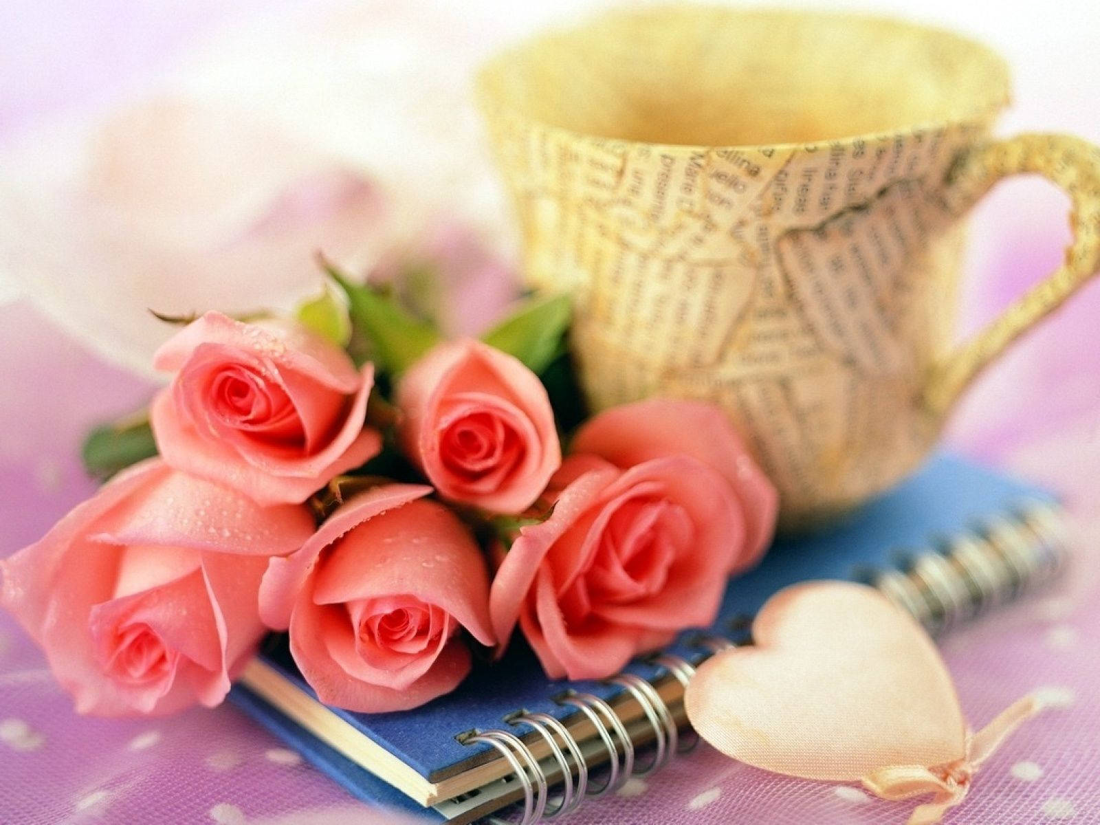 Aesthetic Pink Roses And A Mug Photo Background