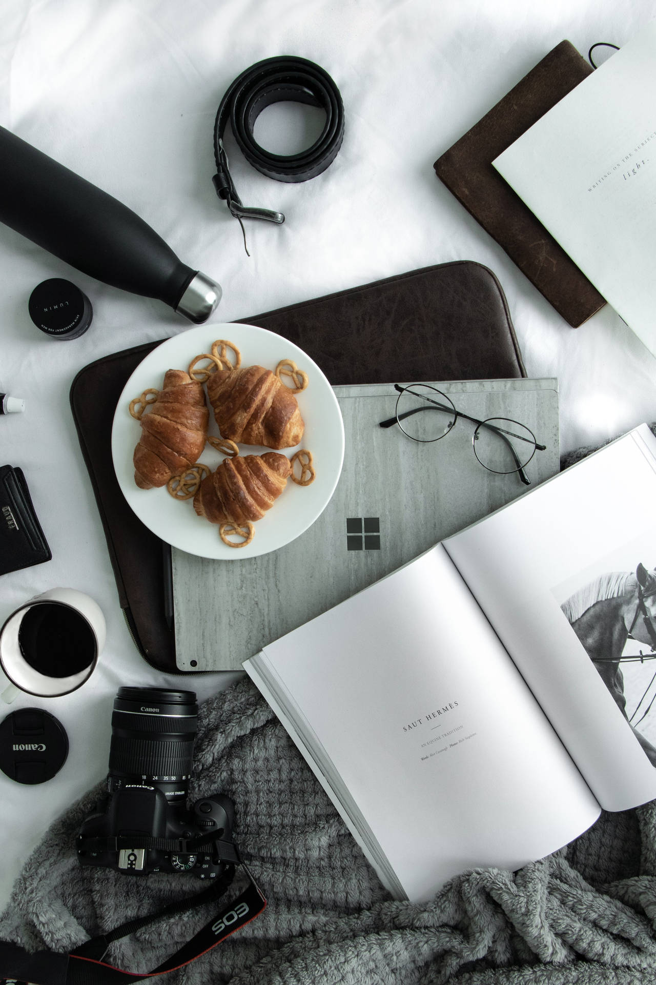 Aesthetic Pretzels And Books Photo Background