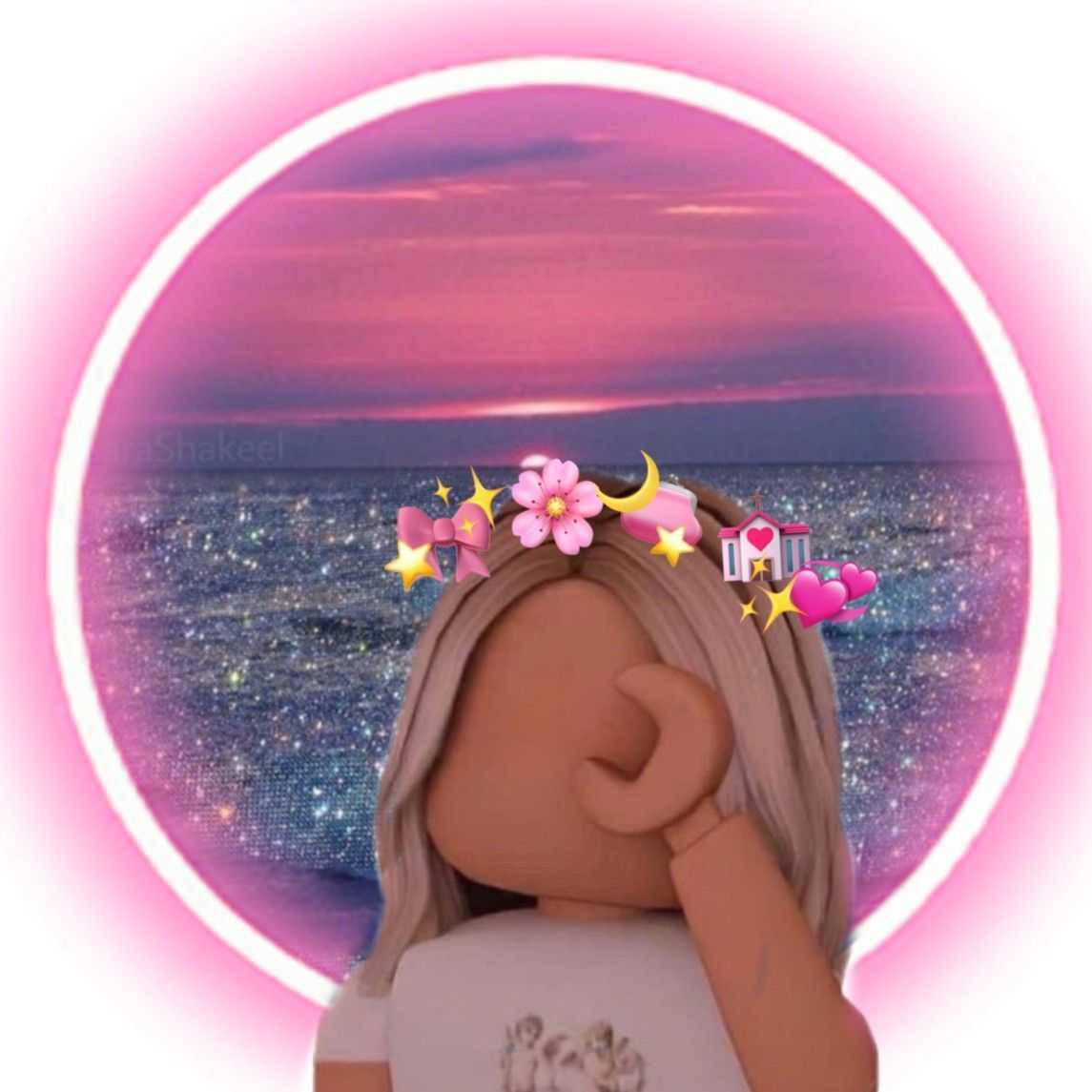 Aesthetic Roblox Girl In Front Of Sea Background