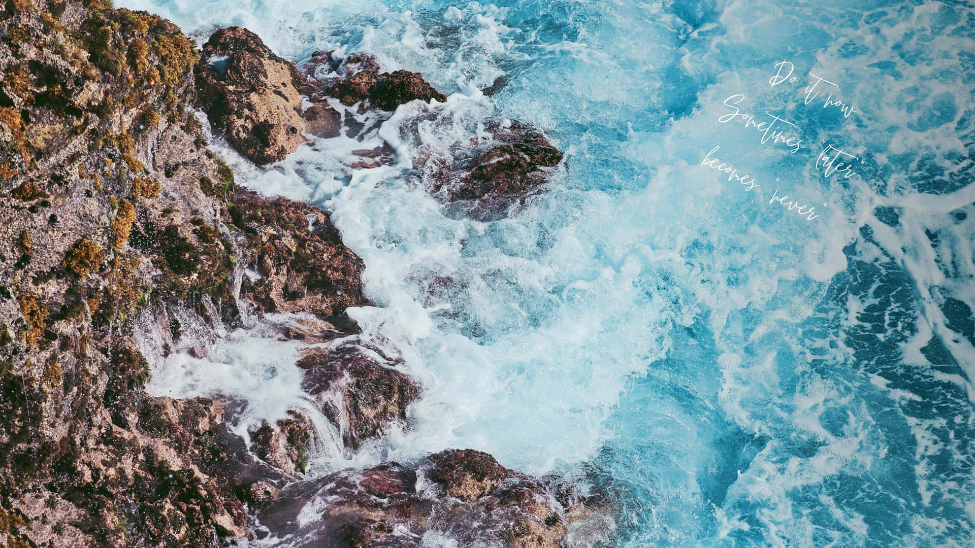 Aesthetic Shore Waves Background
