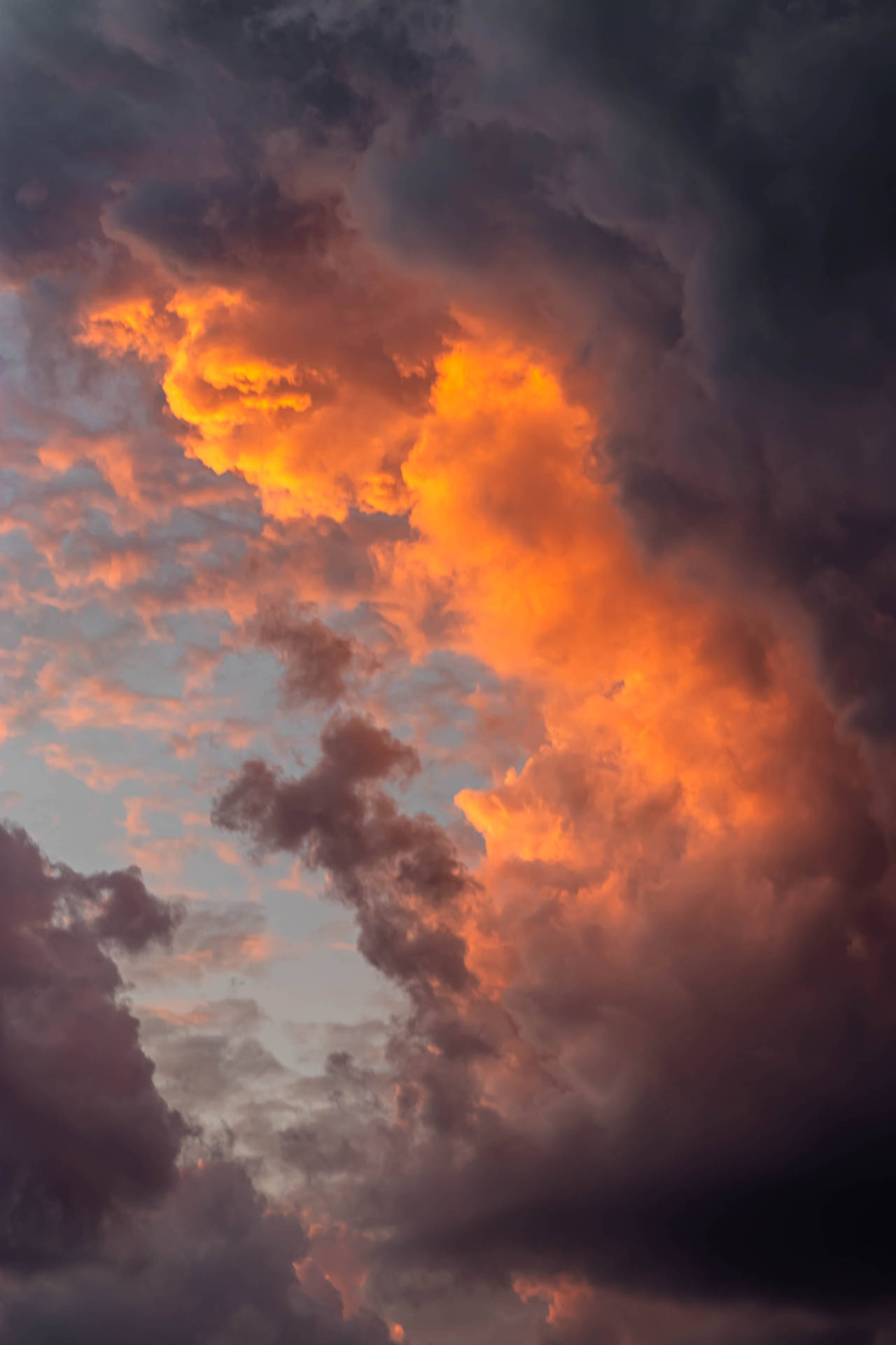Aesthetic Sky And Cumulonimbus Clouds Background