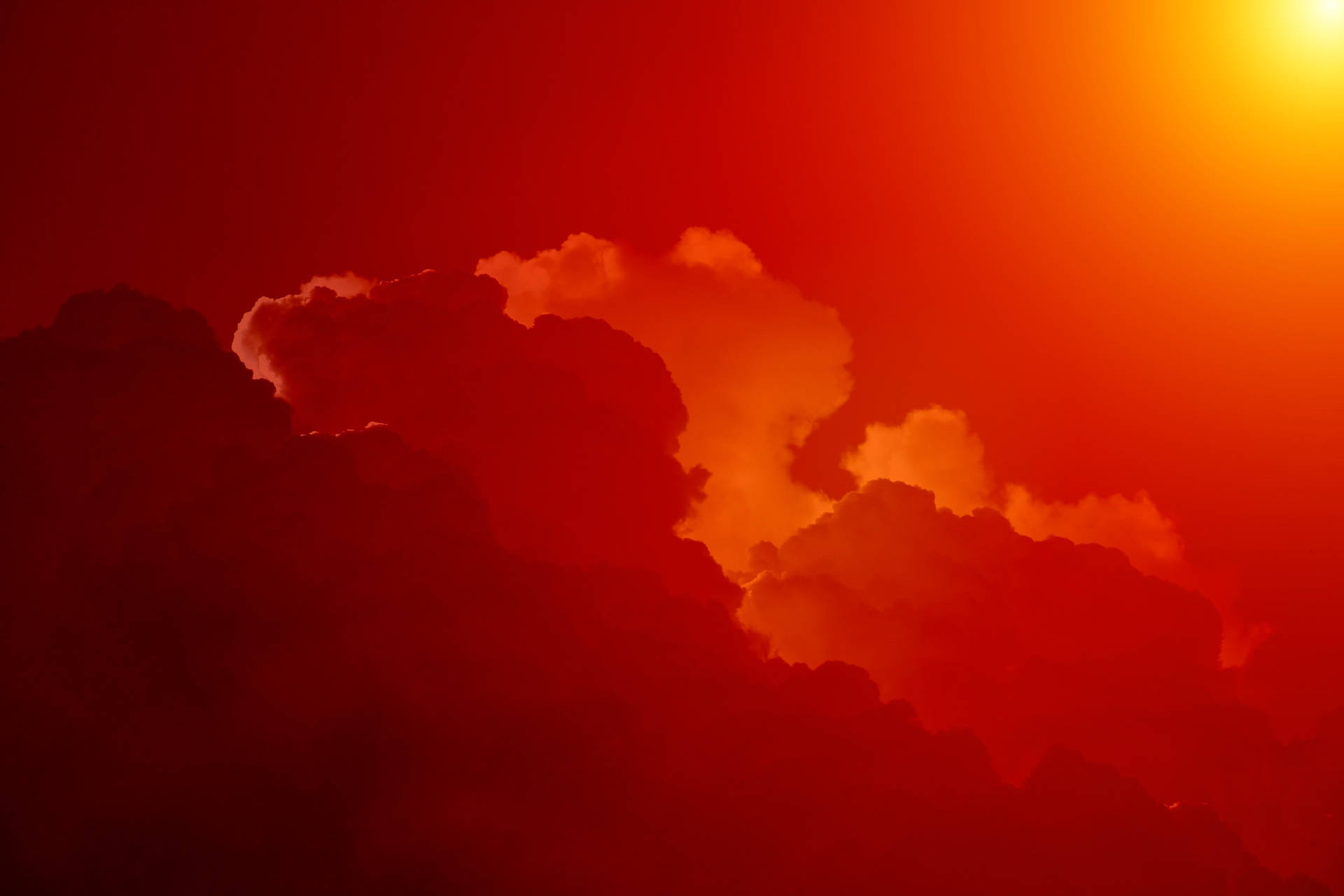 Aesthetic Sky Of Red With Clouds Background