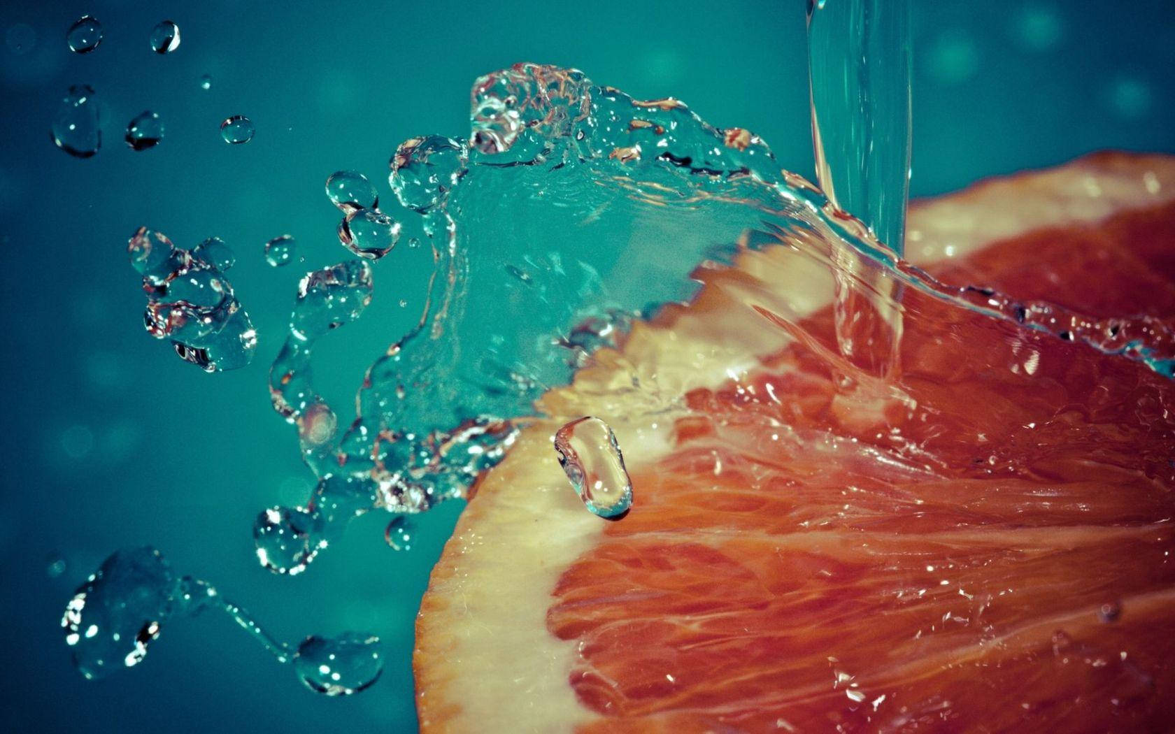 Aesthetic Sliced Grapefruit Water Splash