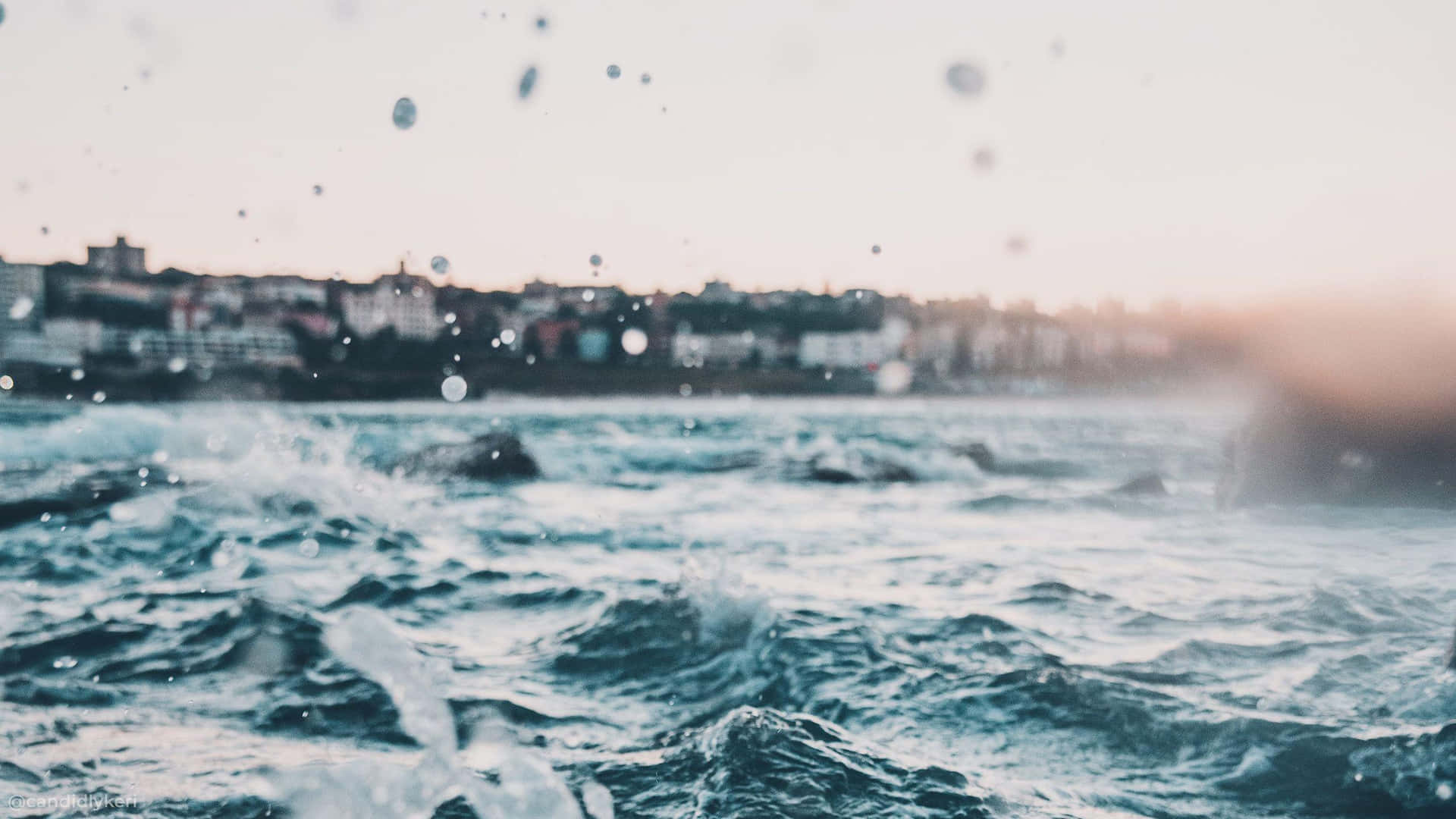 Aesthetic Small Waves Background