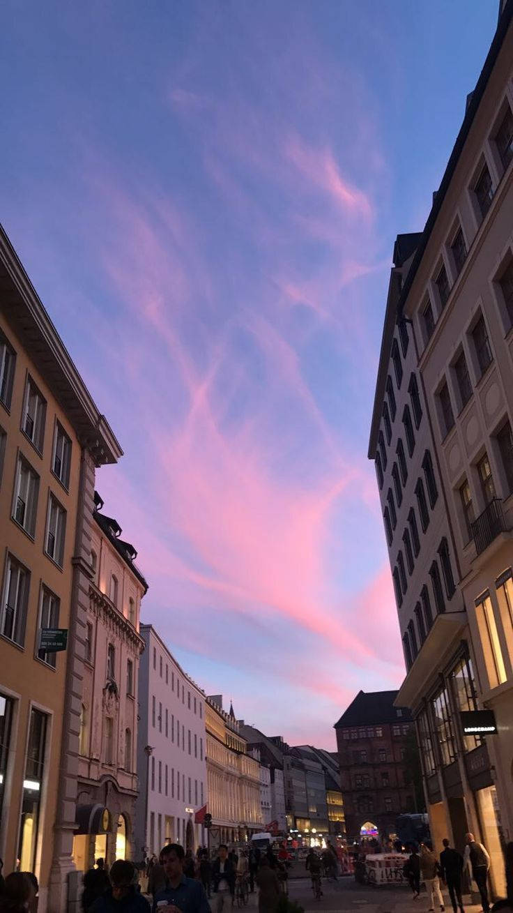 Aesthetic Street Of Munich Background