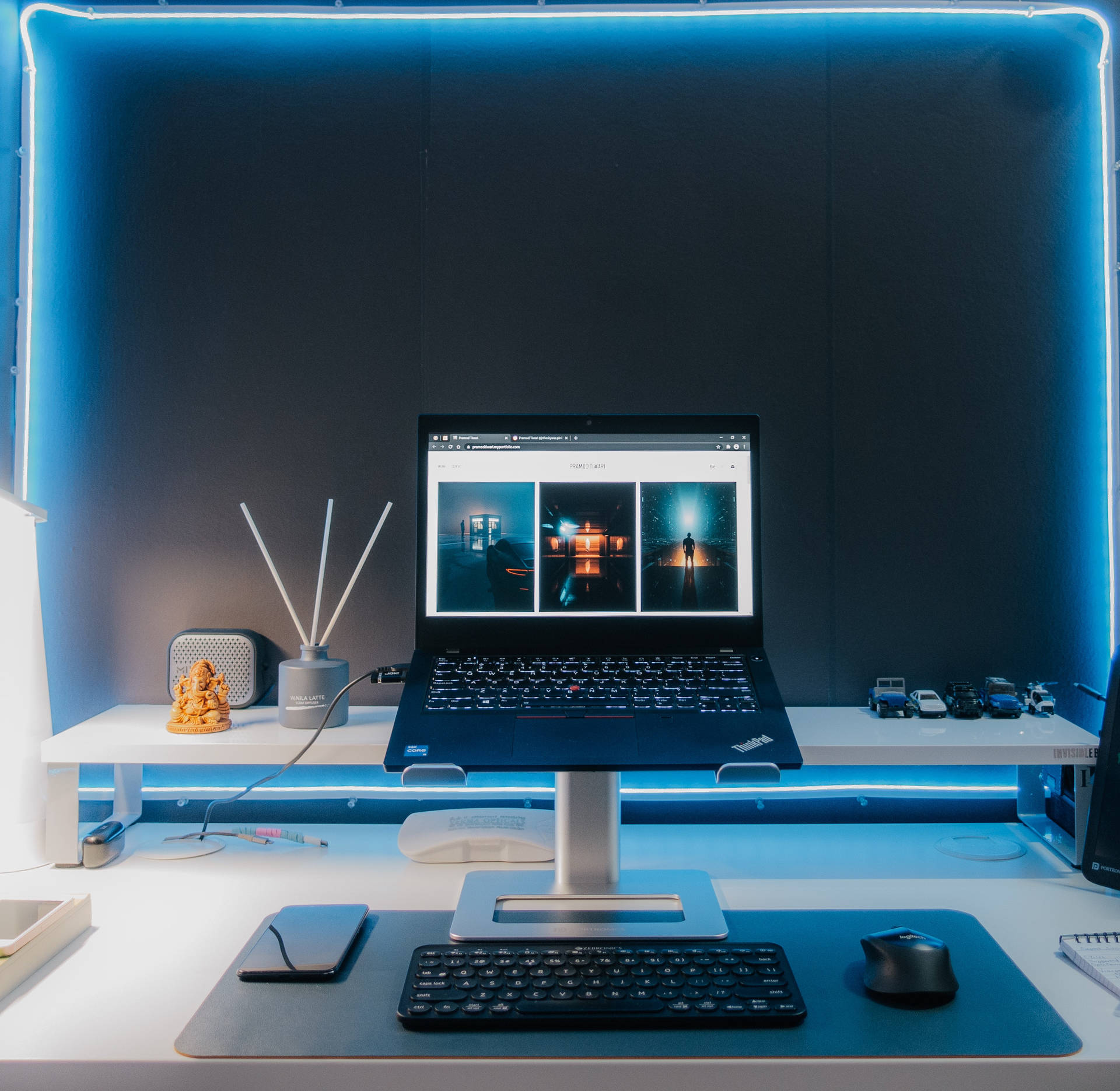 Aesthetic Tumblr Laptop Blue Light Background