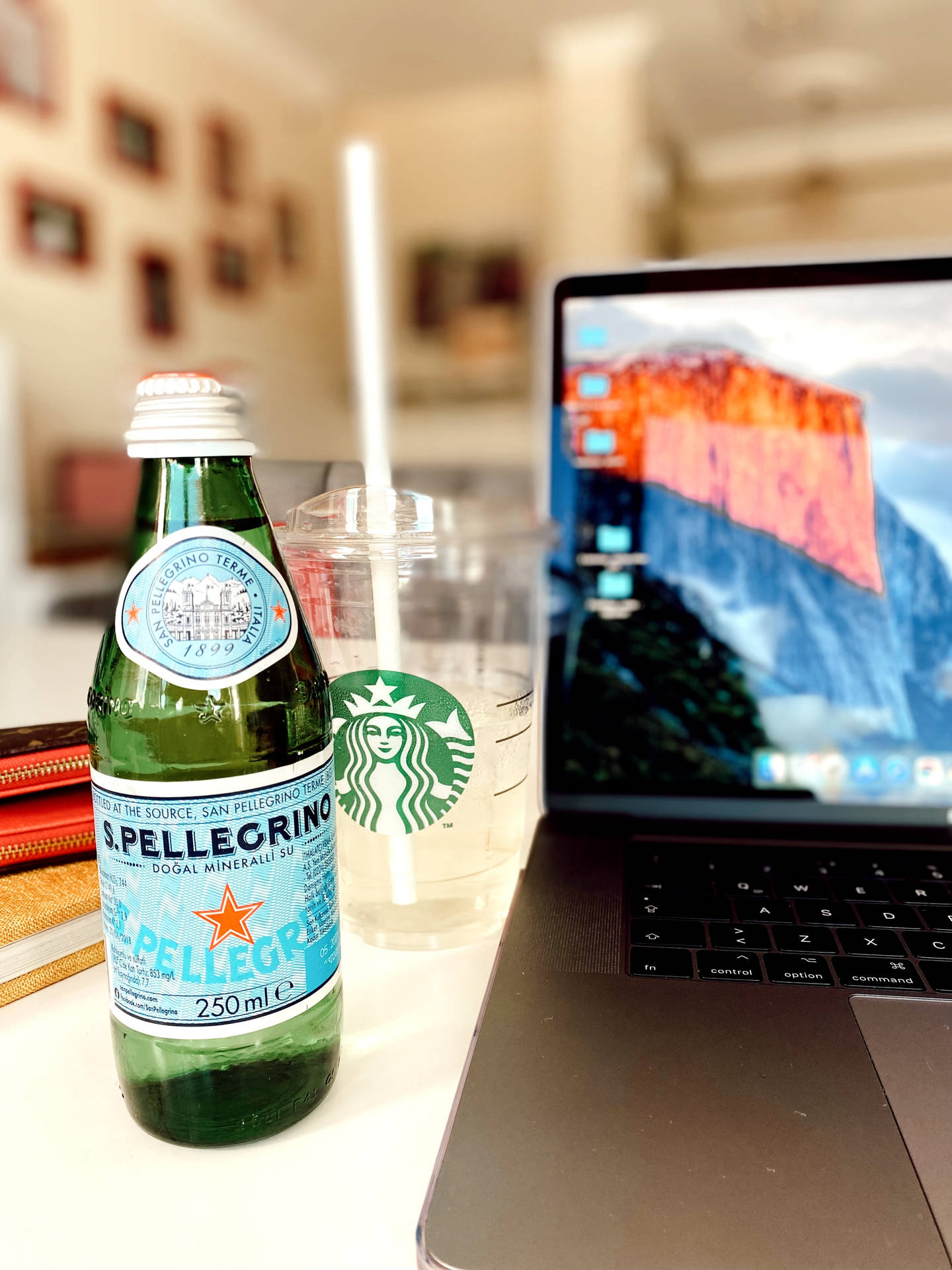 Aesthetic Tumblr Laptop Sparkling Water Background